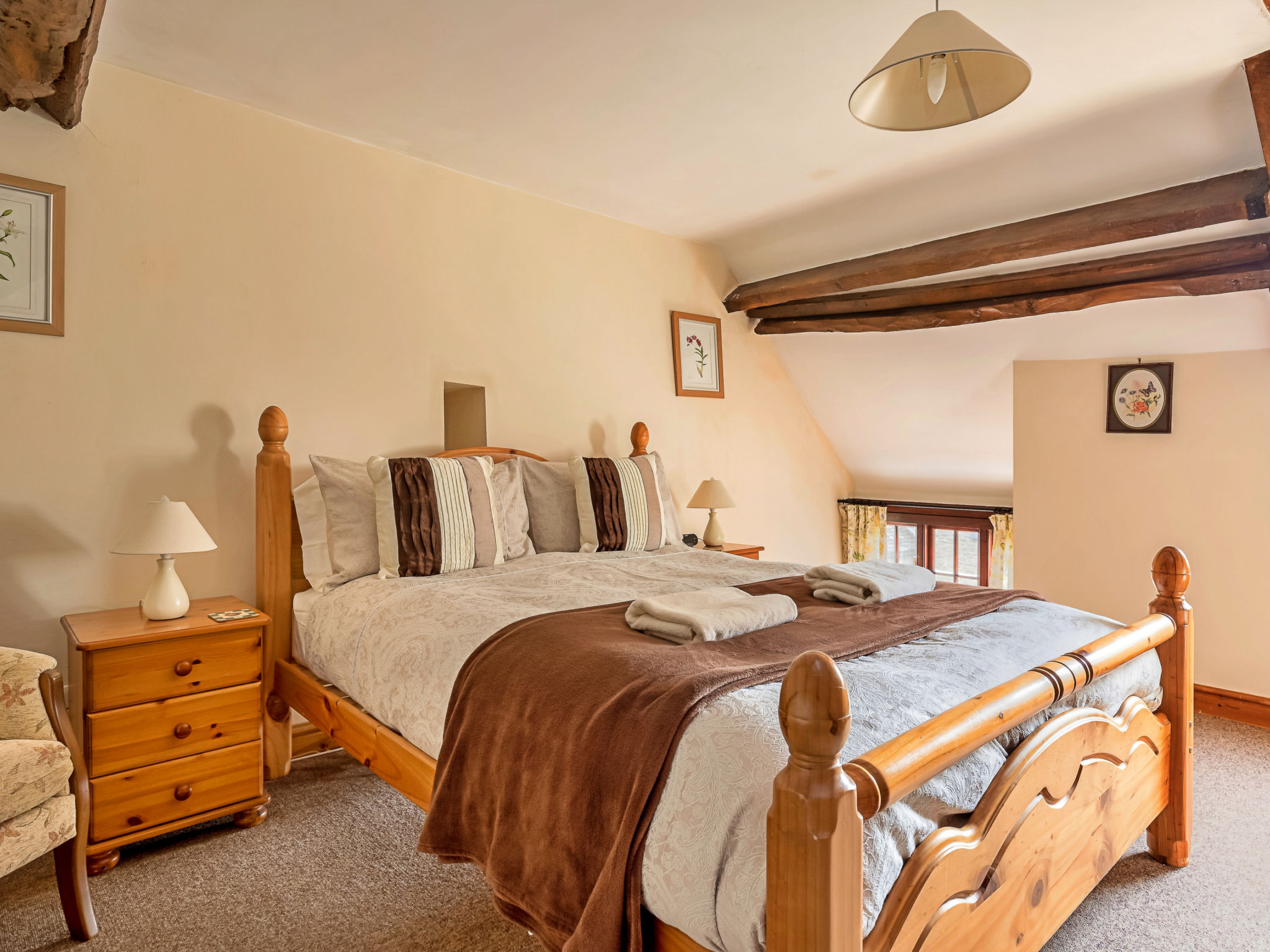 Fives Court Cottage-Binnen