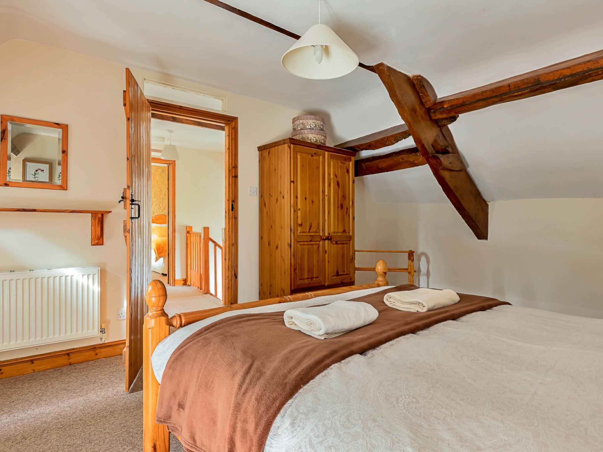 Fives Court Cottage-Binnen