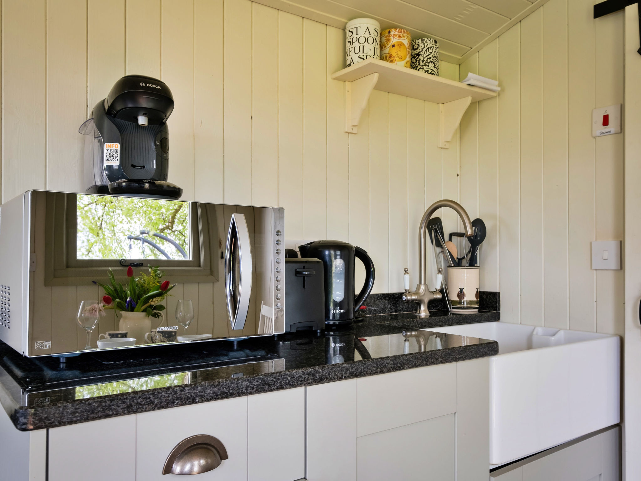 Hay and Hedgerow Glamping-Drinnen