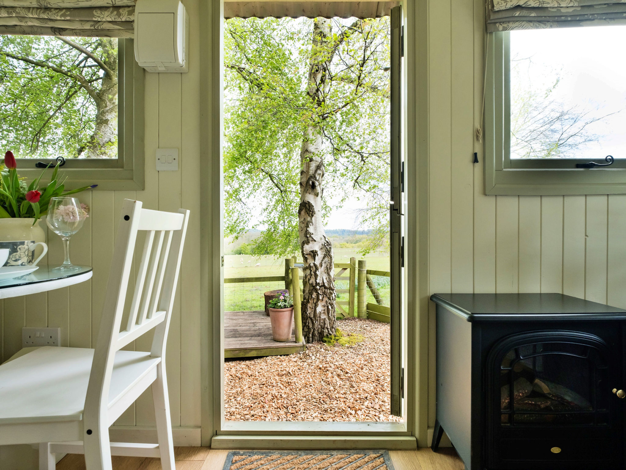 Hay and Hedgerow Glamping-Drinnen
