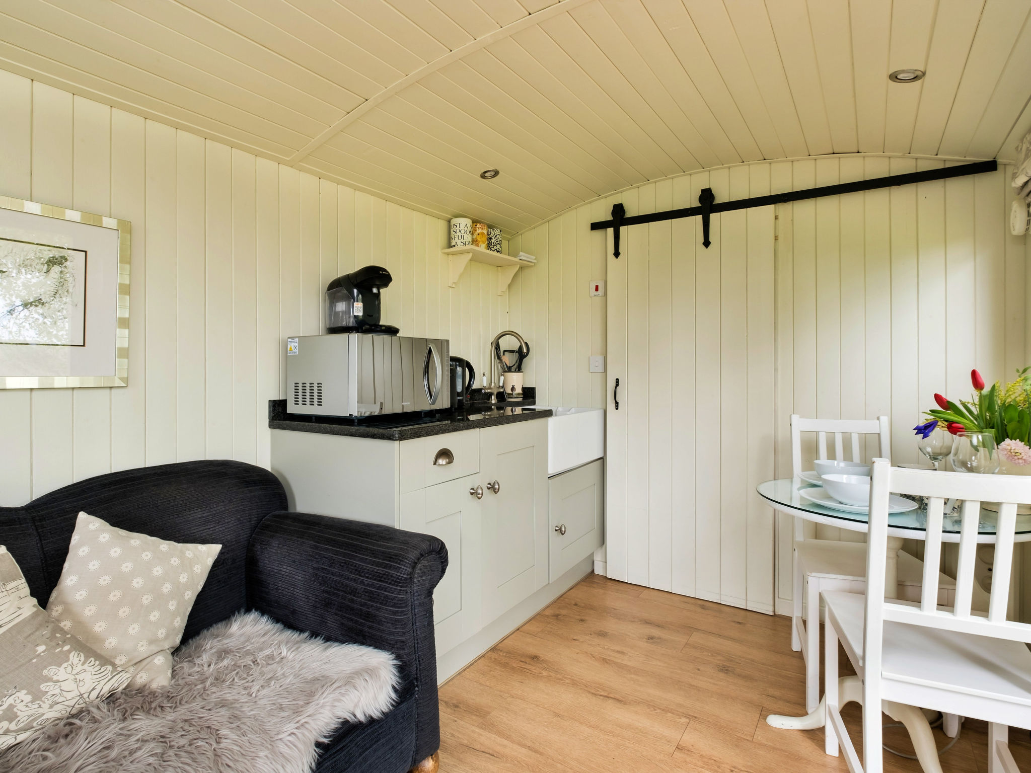 Hay and Hedgerow Glamping-Drinnen