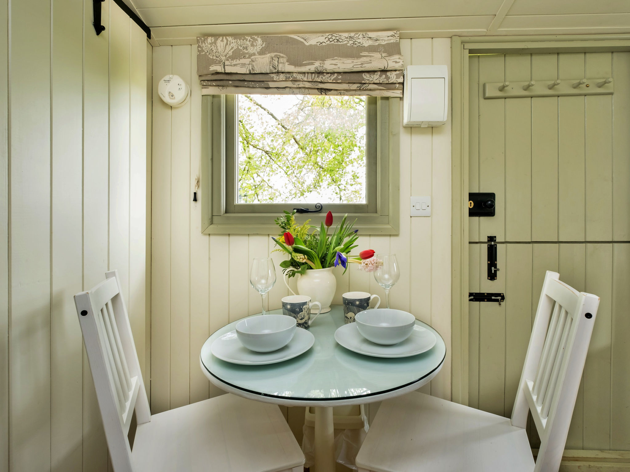 Hay and Hedgerow Glamping-Drinnen