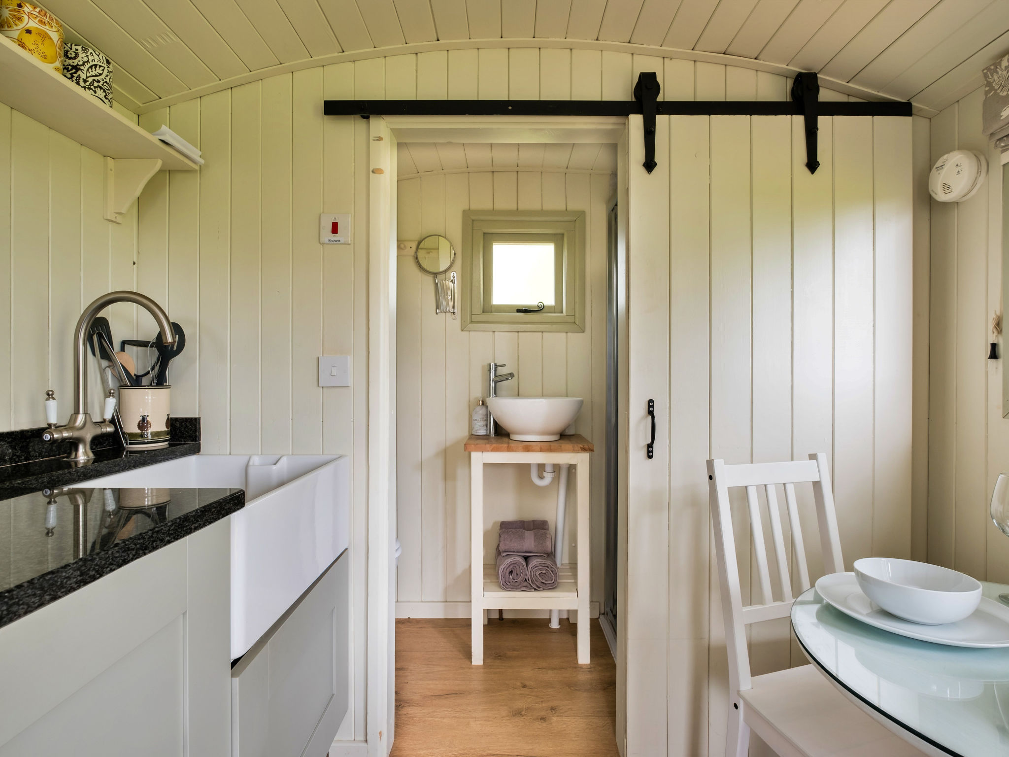 Hay and Hedgerow Glamping-Drinnen