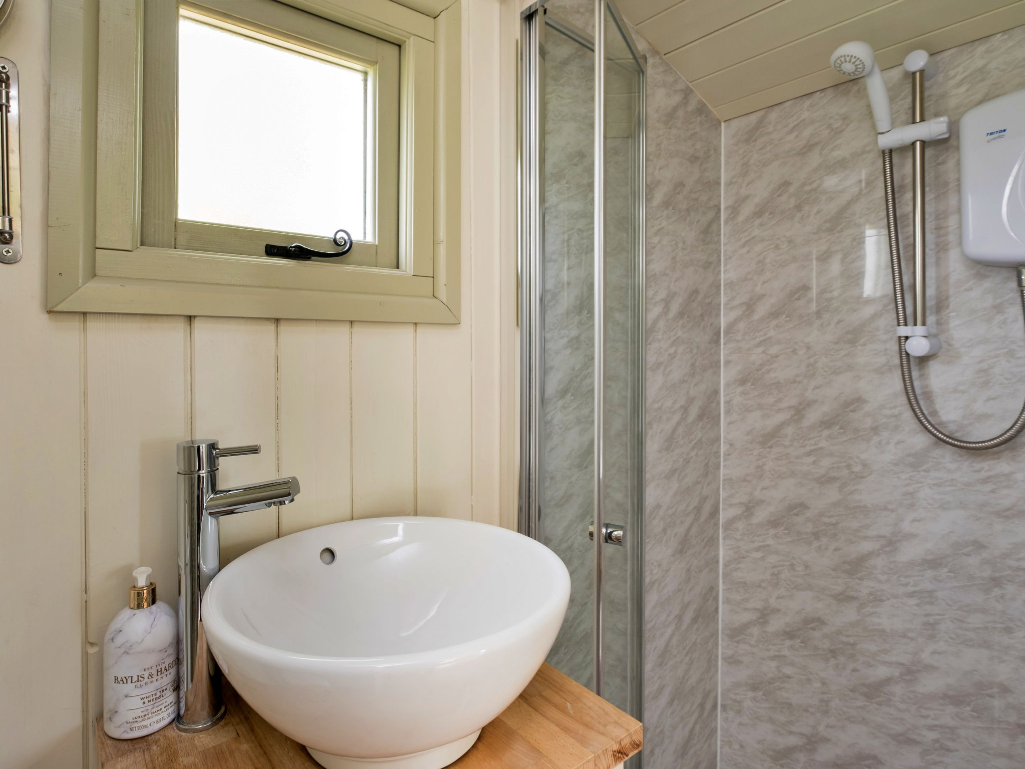 Hay and Hedgerow Glamping-Drinnen