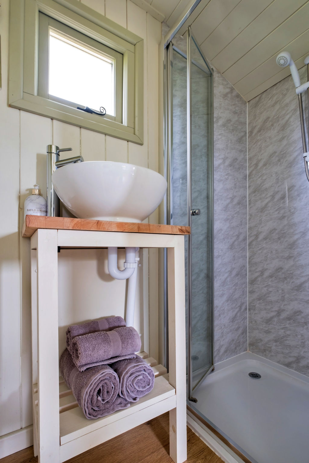Hay and Hedgerow Glamping-Drinnen
