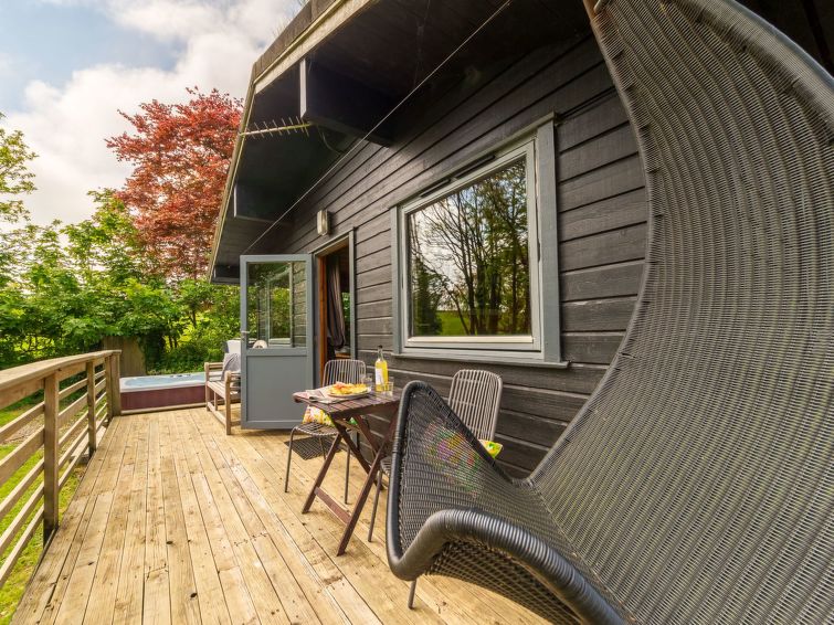 Vrijstaand chalet met whirlpool aan het meer in Launceston in Launceston
