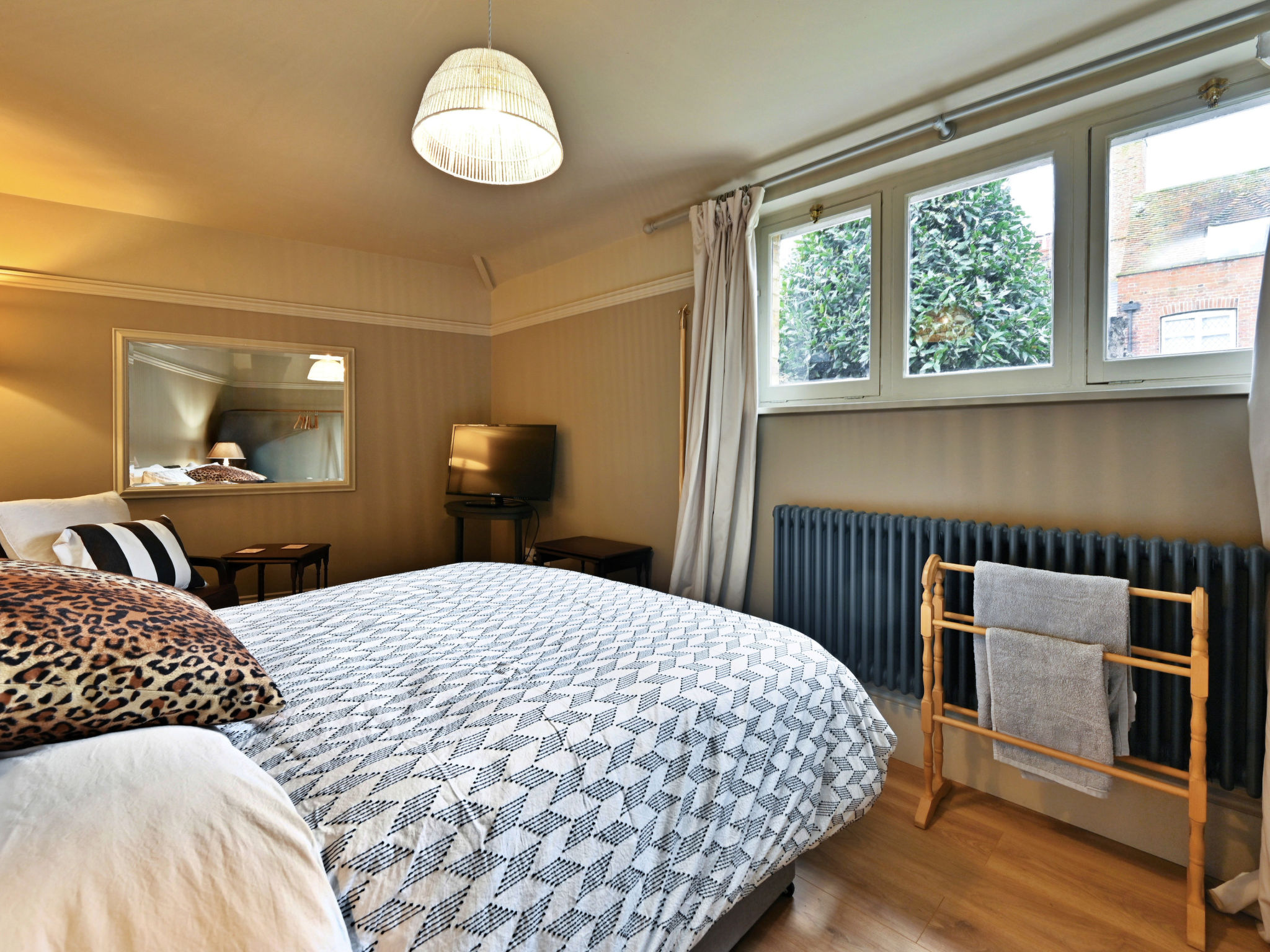 St Germain's Annexe - Inside