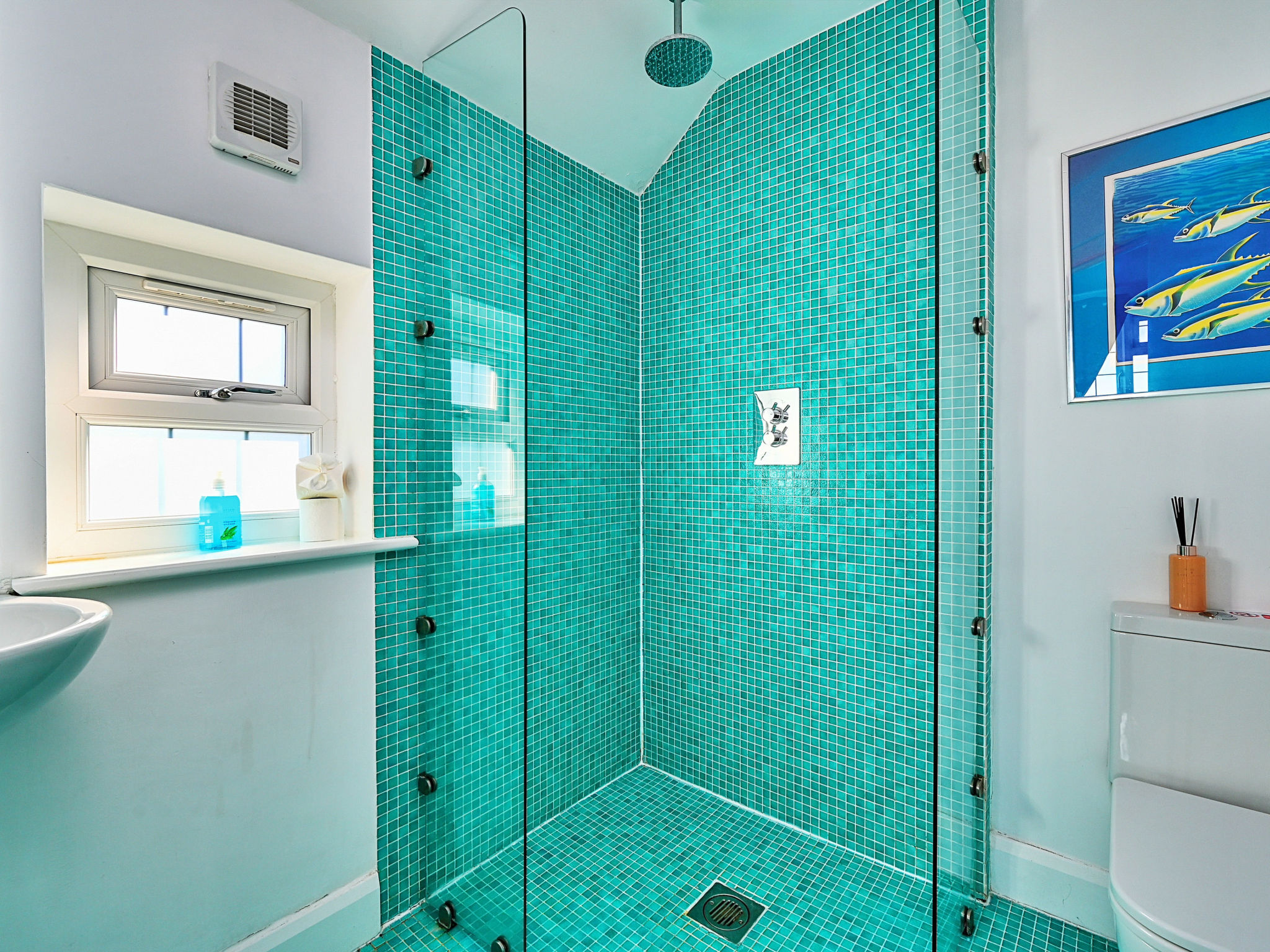 Maison 19, South Way – Salle de bains, photo 16 sur 33