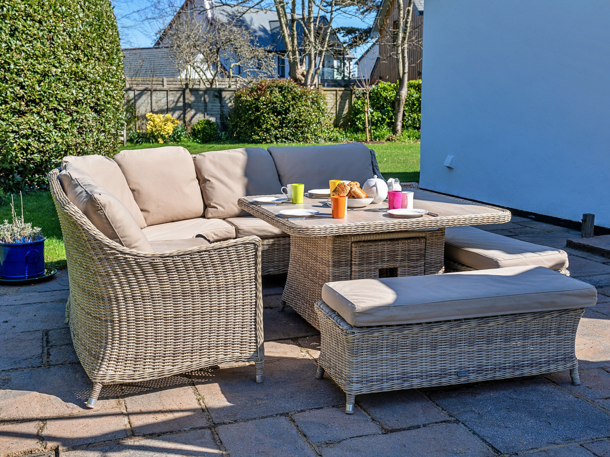 Sunny Nook-Outside