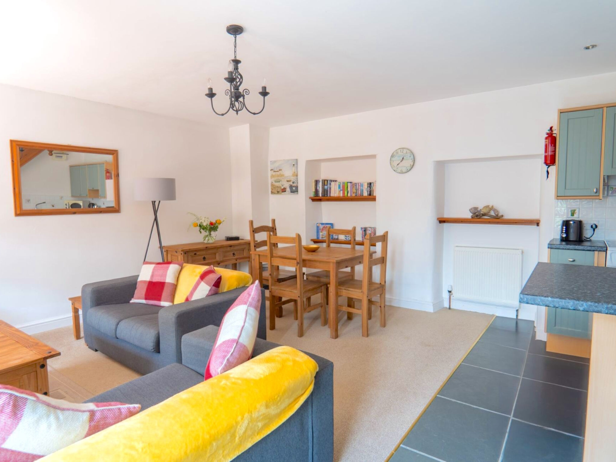 Rosemary Cottage at Widemouth Bay - Binnen