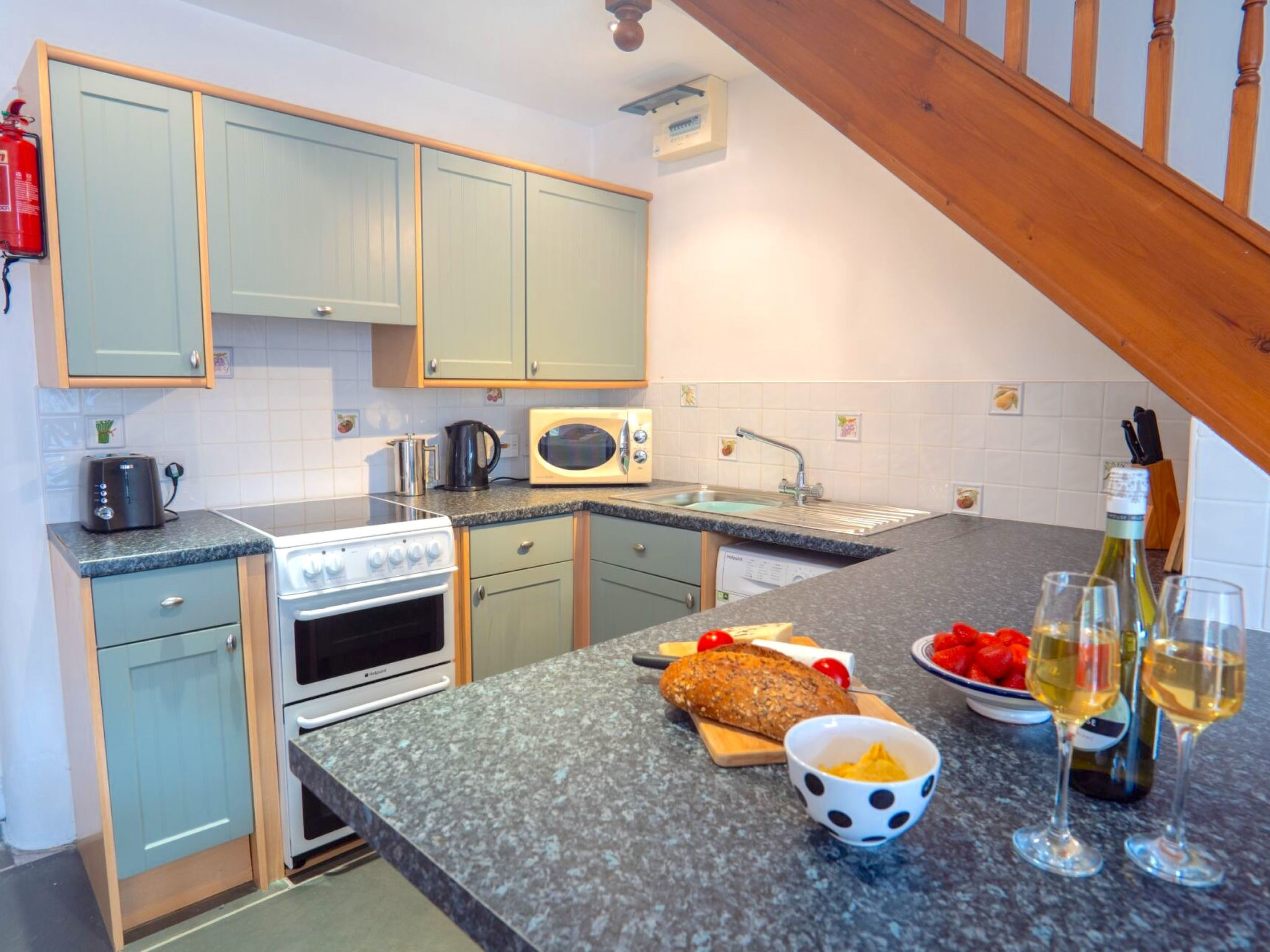 Rosemary Cottage at Widemouth Bay - Binnen