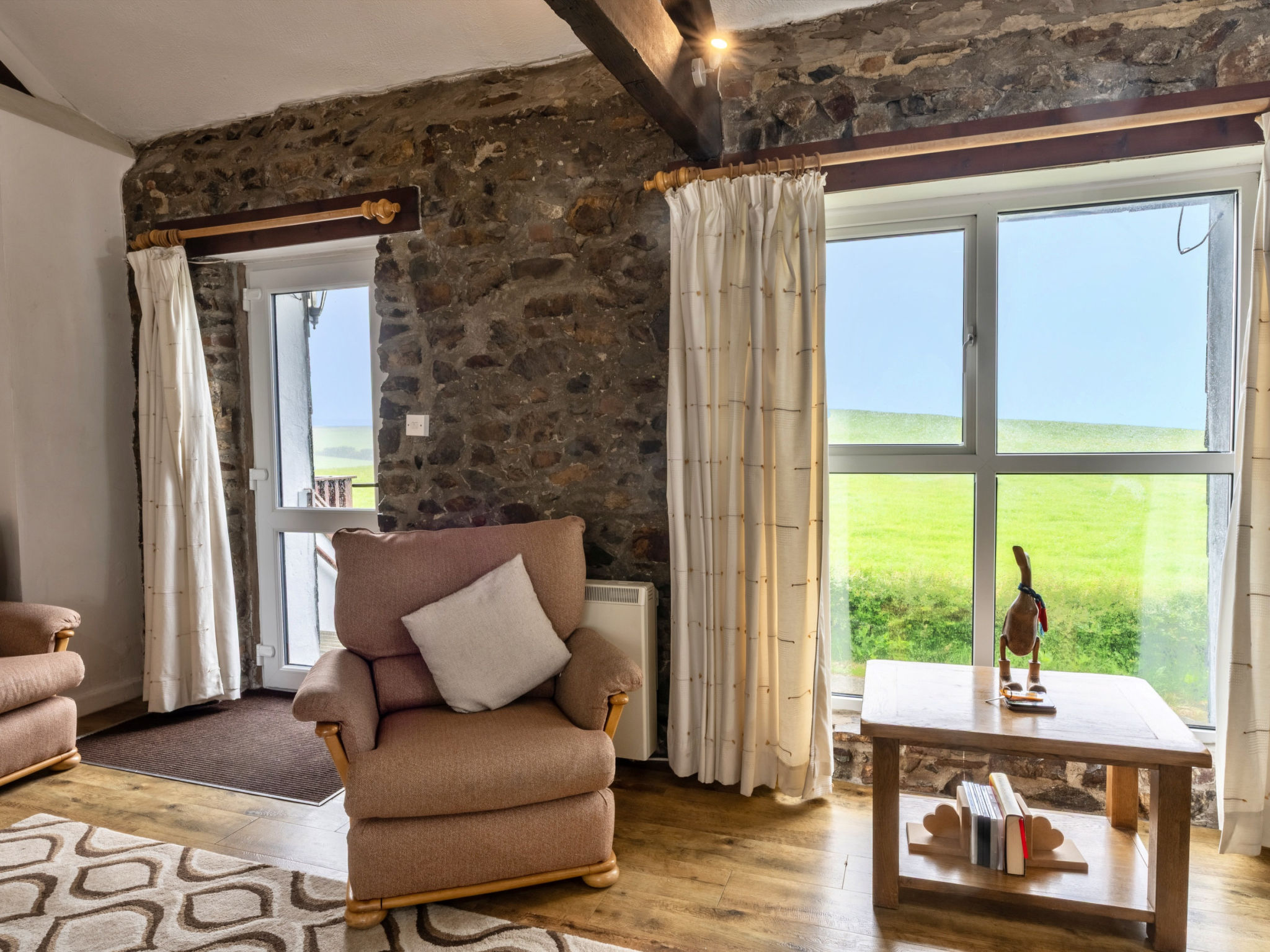 Squire, Quinceborough Farm - Binnen
