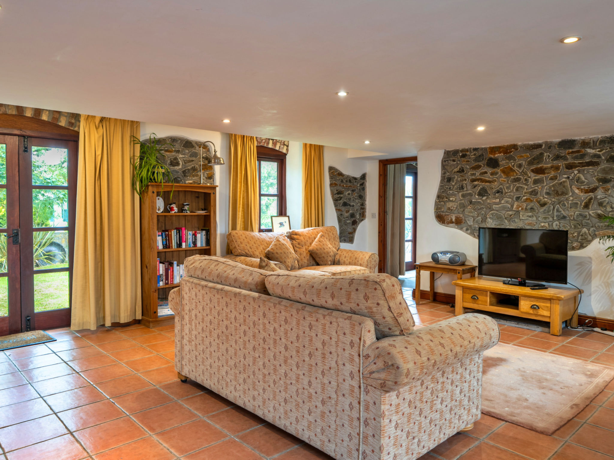 Roost, Quinceborough Farm - Binnen