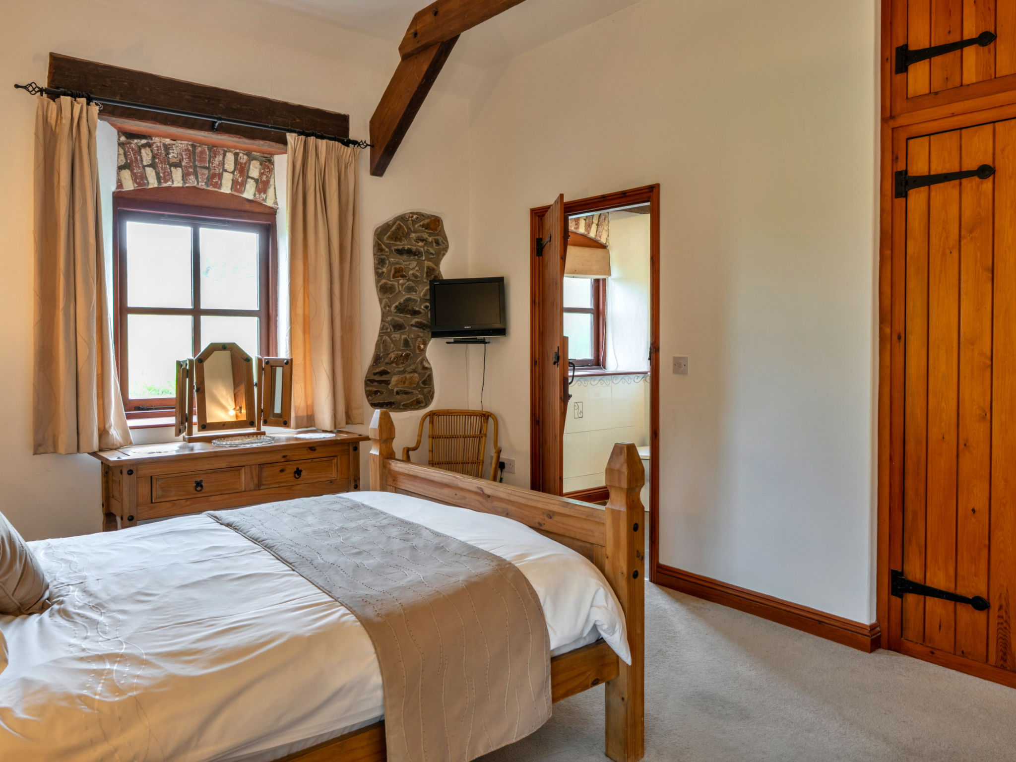 Roost, Quinceborough Farm - Binnen