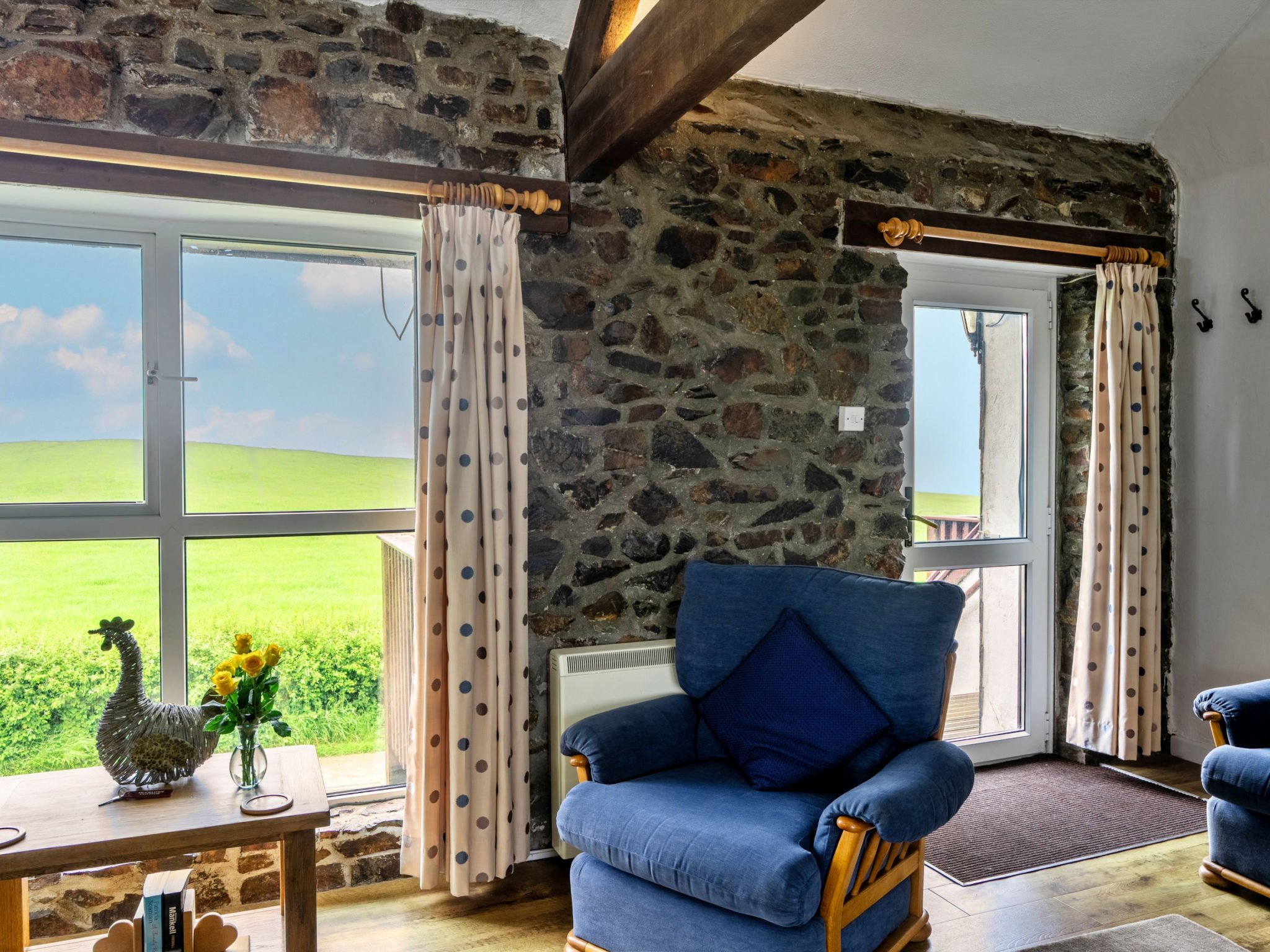 Mucklow, Quinceborough Farm - Binnen