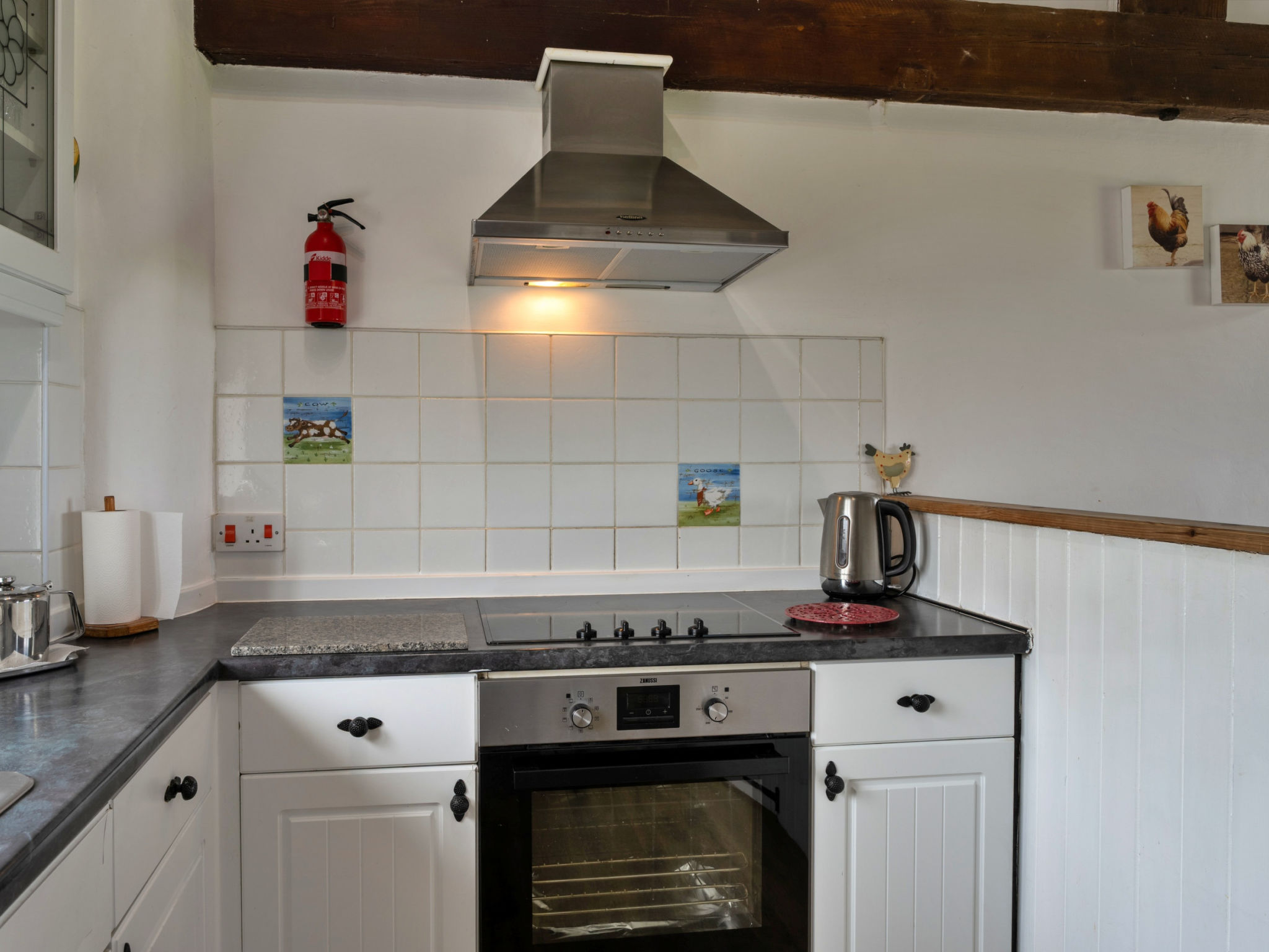 Mucklow, Quinceborough Farm - Binnen