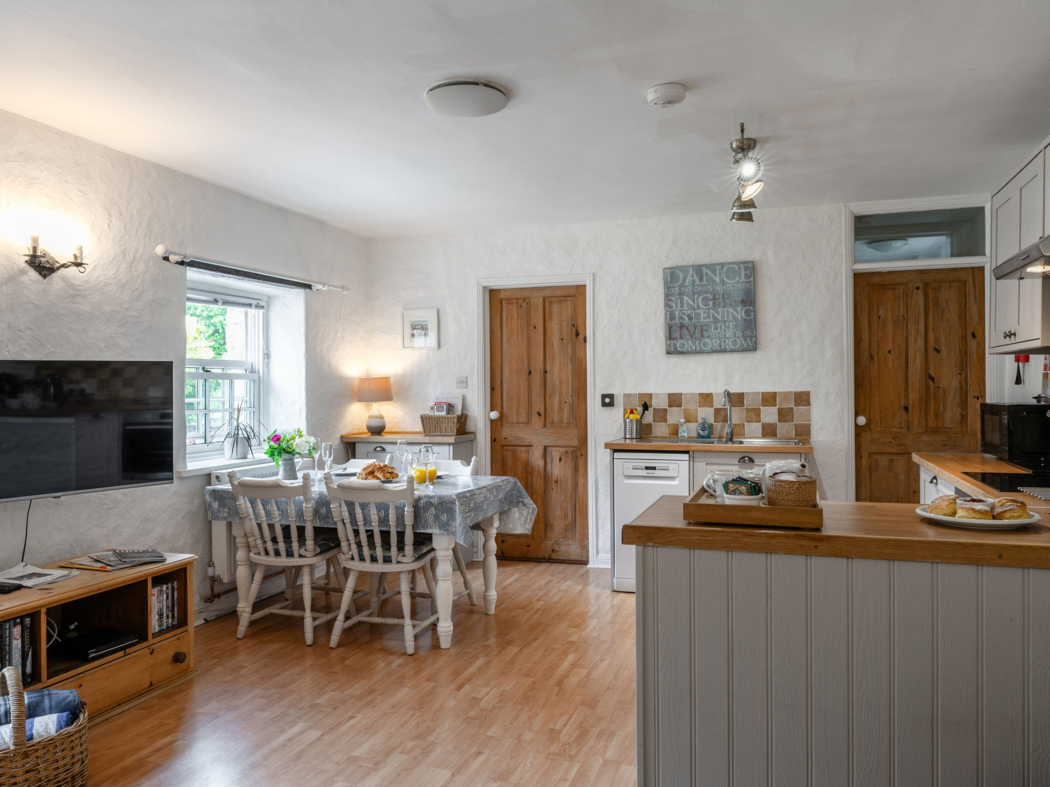 Swallow Cottage - Inside