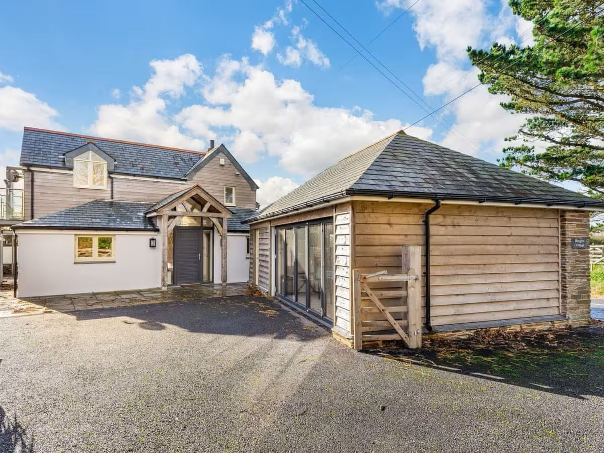 Dingles Cottage-Outside