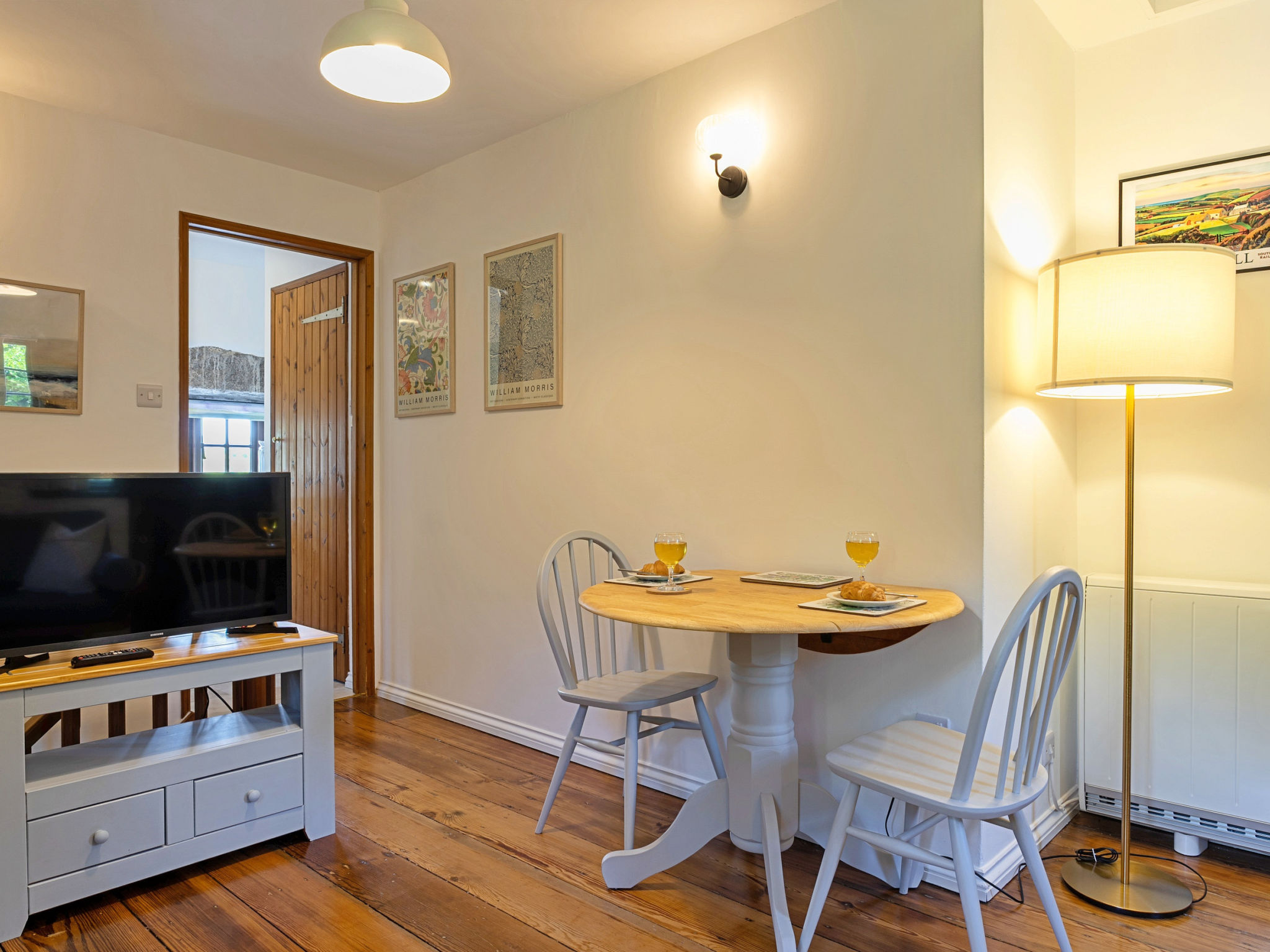 Rowella Cottage-Inside
