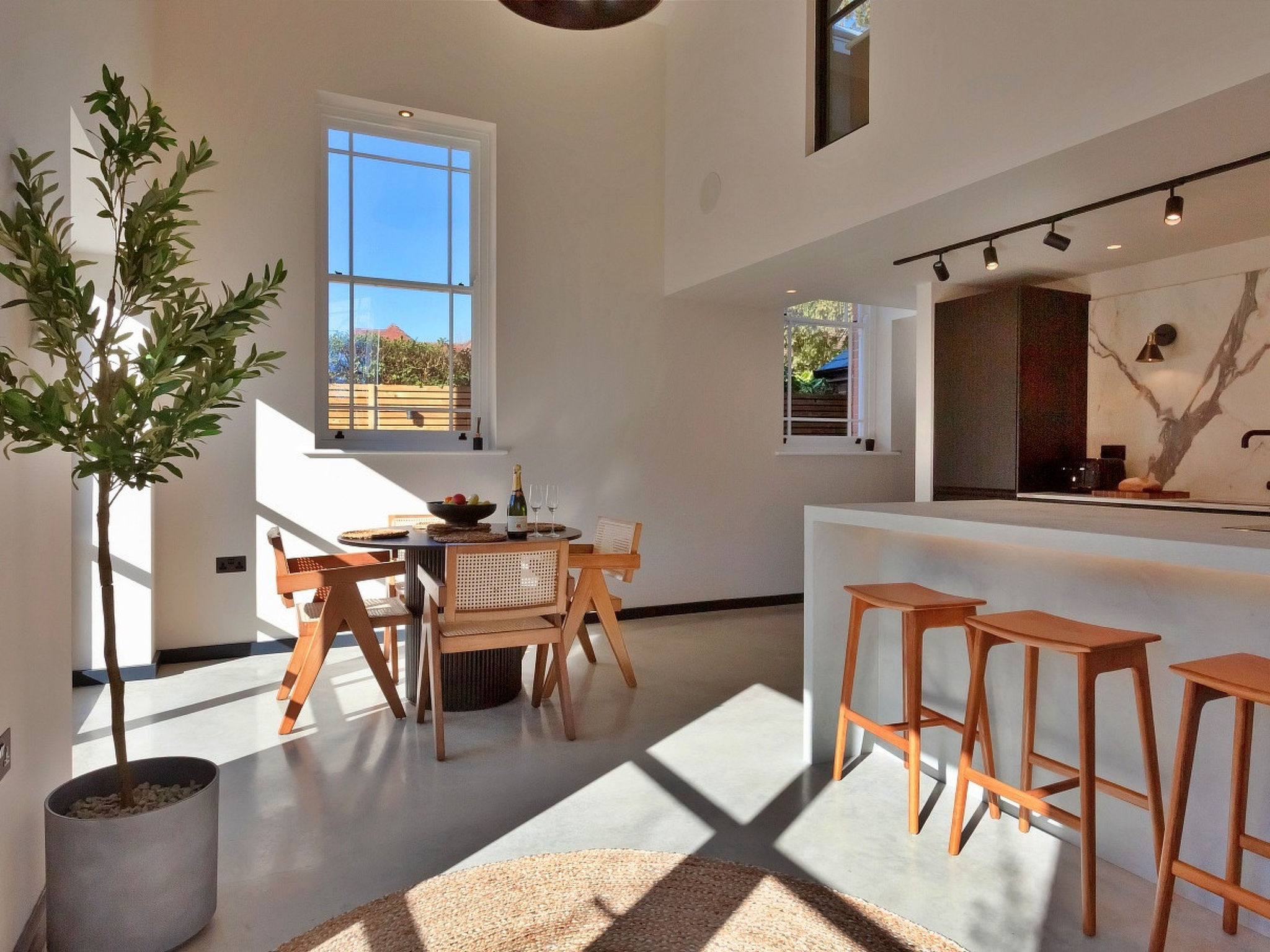 Wesleyan House-Dedans
