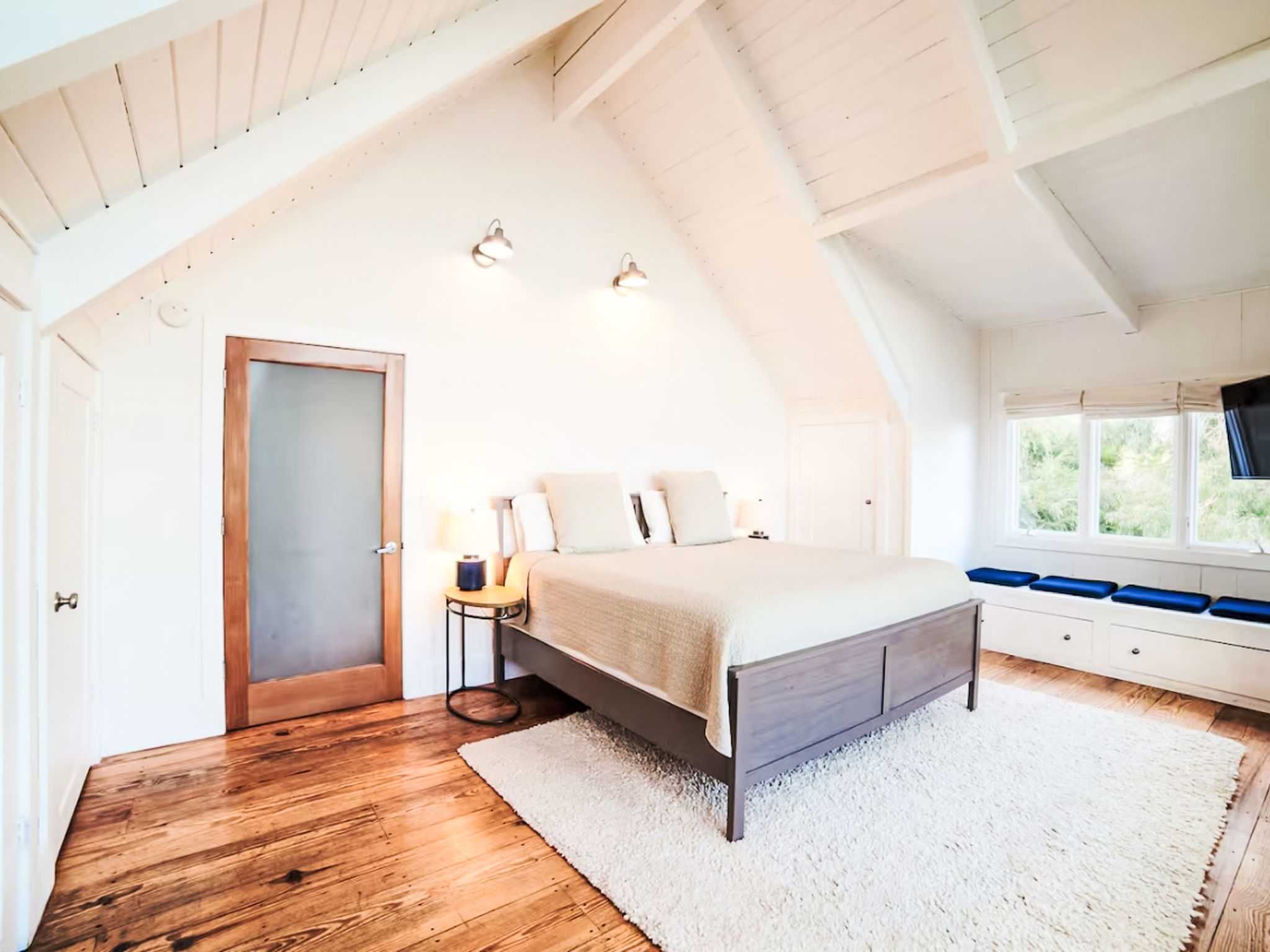 Bellevue Manor - Inside