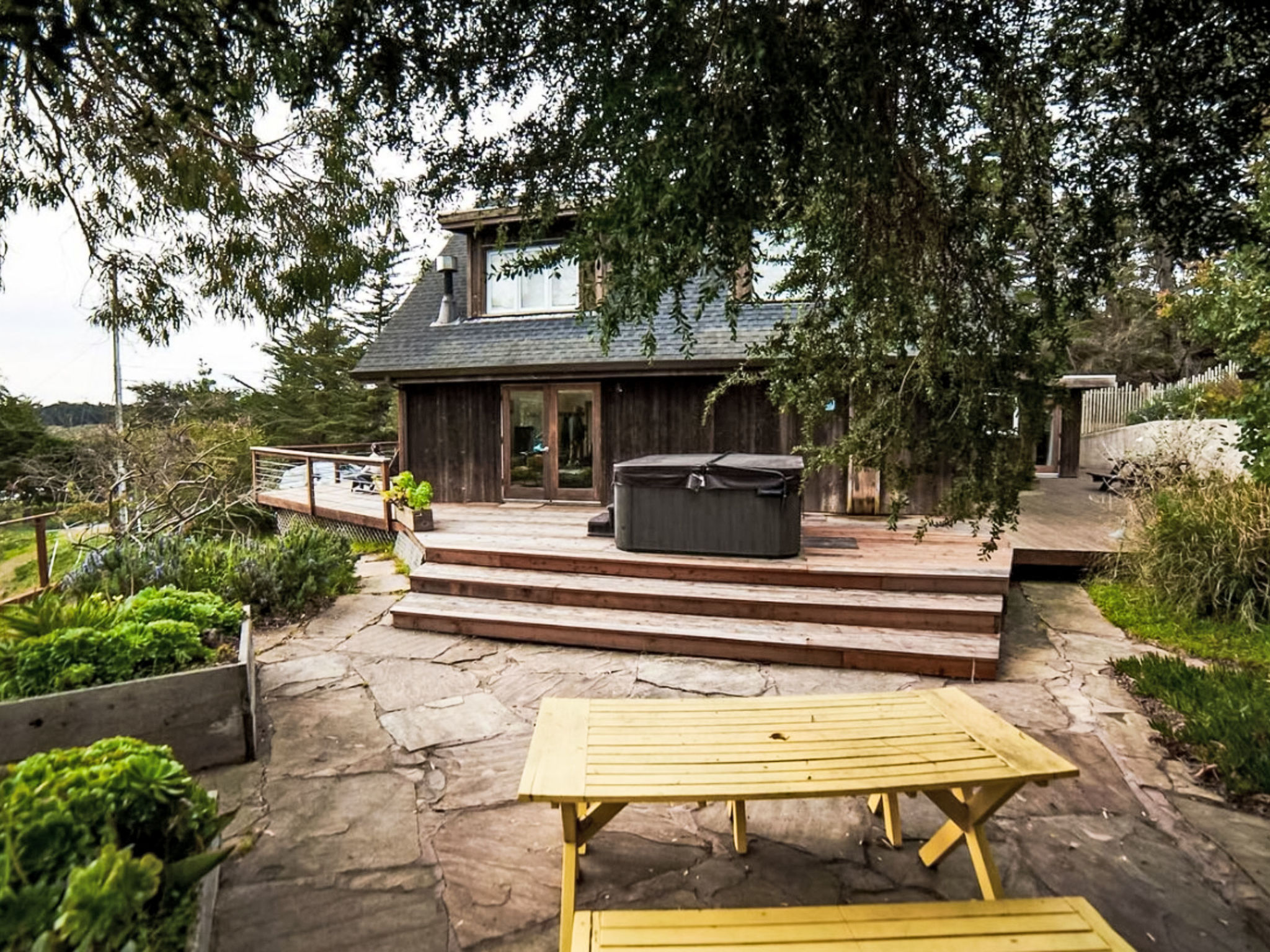 Bellevue Manor - Outside