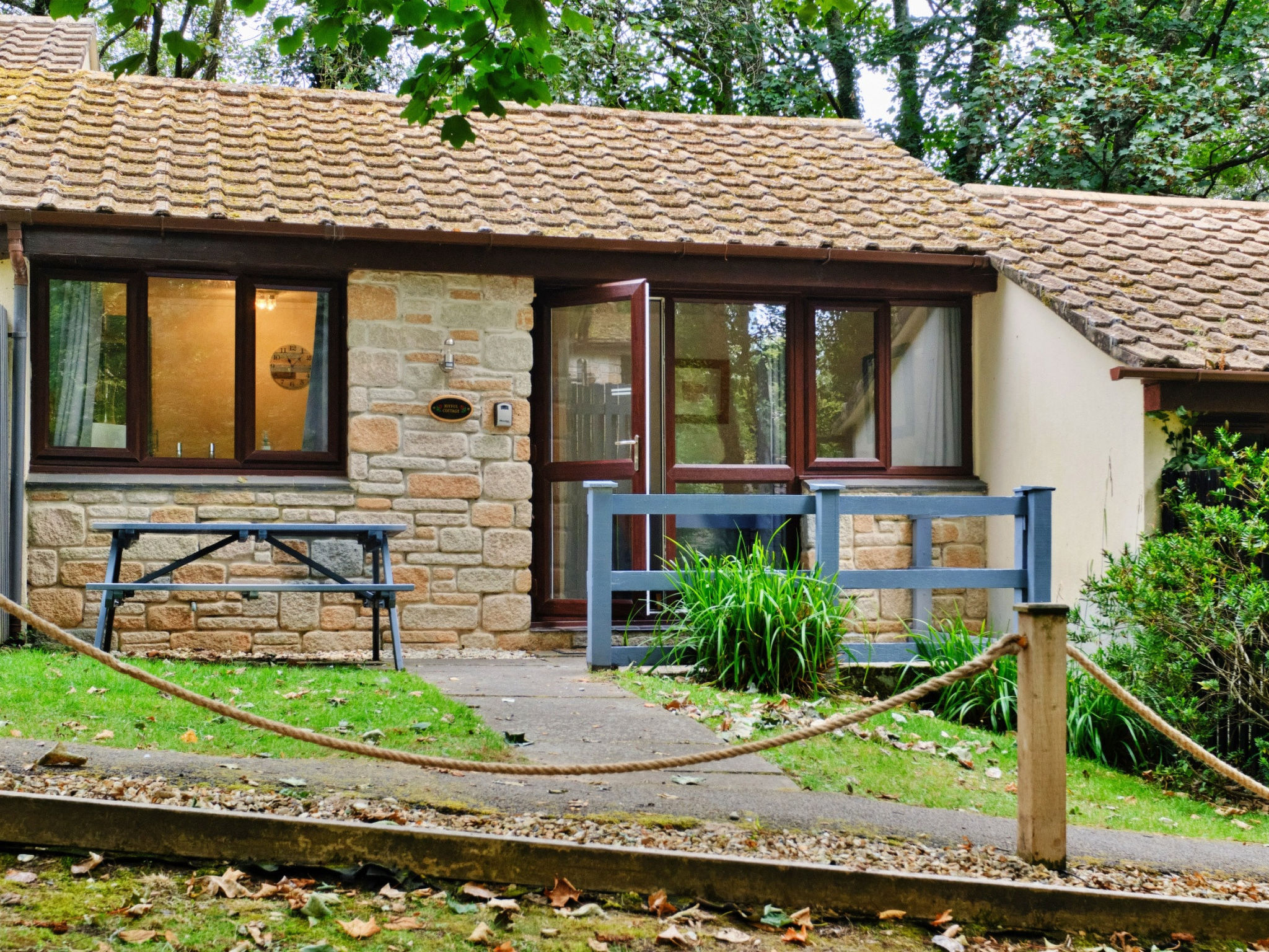 Joyful Cottage - Buiten