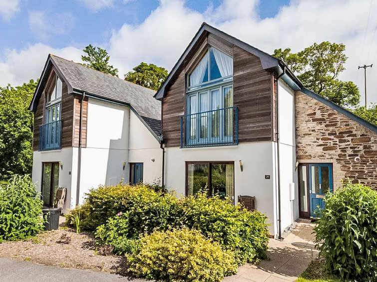 4-persoons vakantiehuis Haven in Truro met verwarmd zwembad