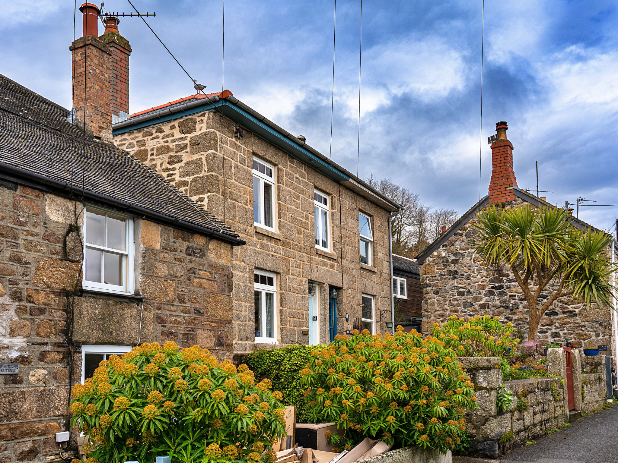 Cosy Mousehole Cottage with Sea Views