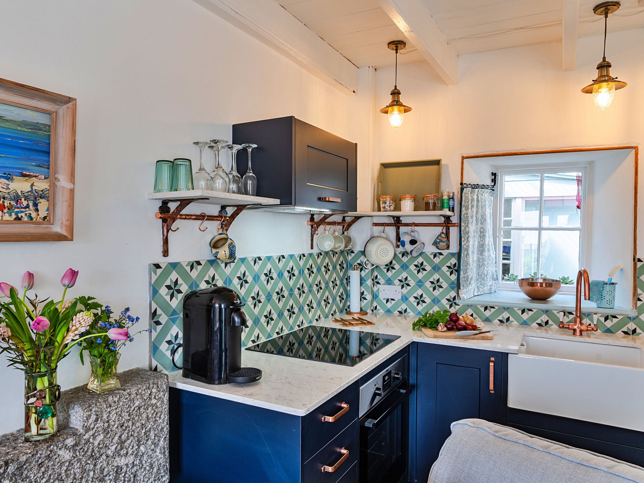 Cosy Mousehole Cottage with Sea Views-Binnen