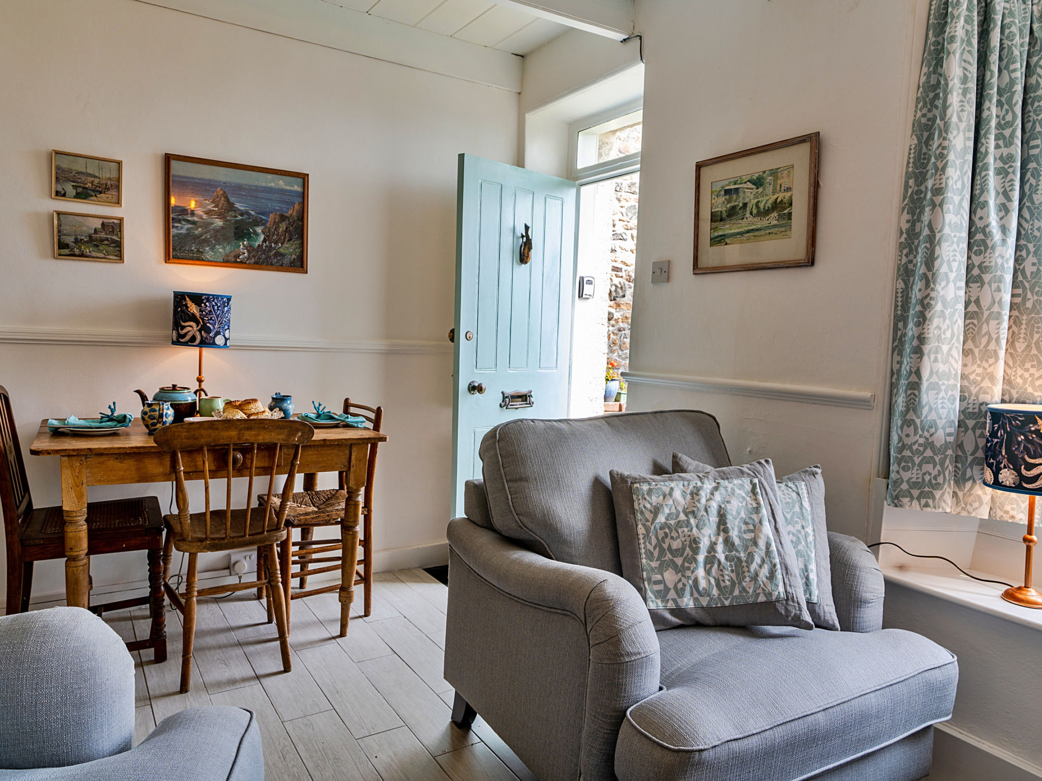 Cosy Mousehole Cottage with Sea Views-Binnen