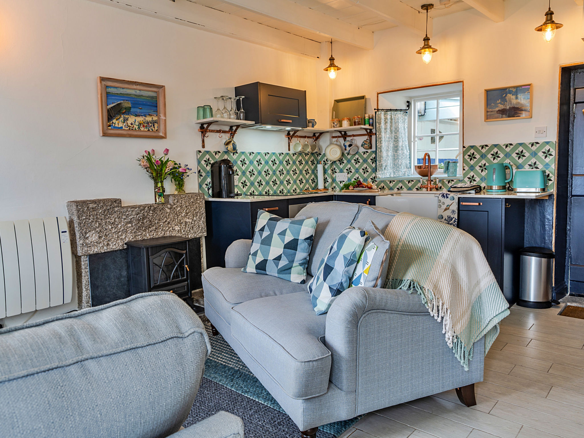 Cosy Mousehole Cottage with Sea Views-Binnen