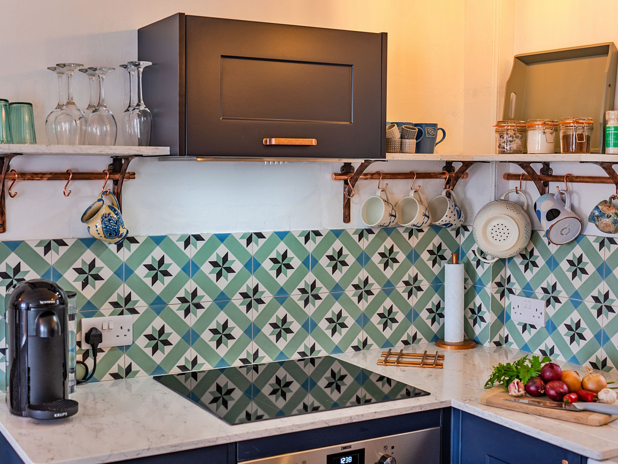 Cosy Mousehole Cottage with Sea Views-Binnen