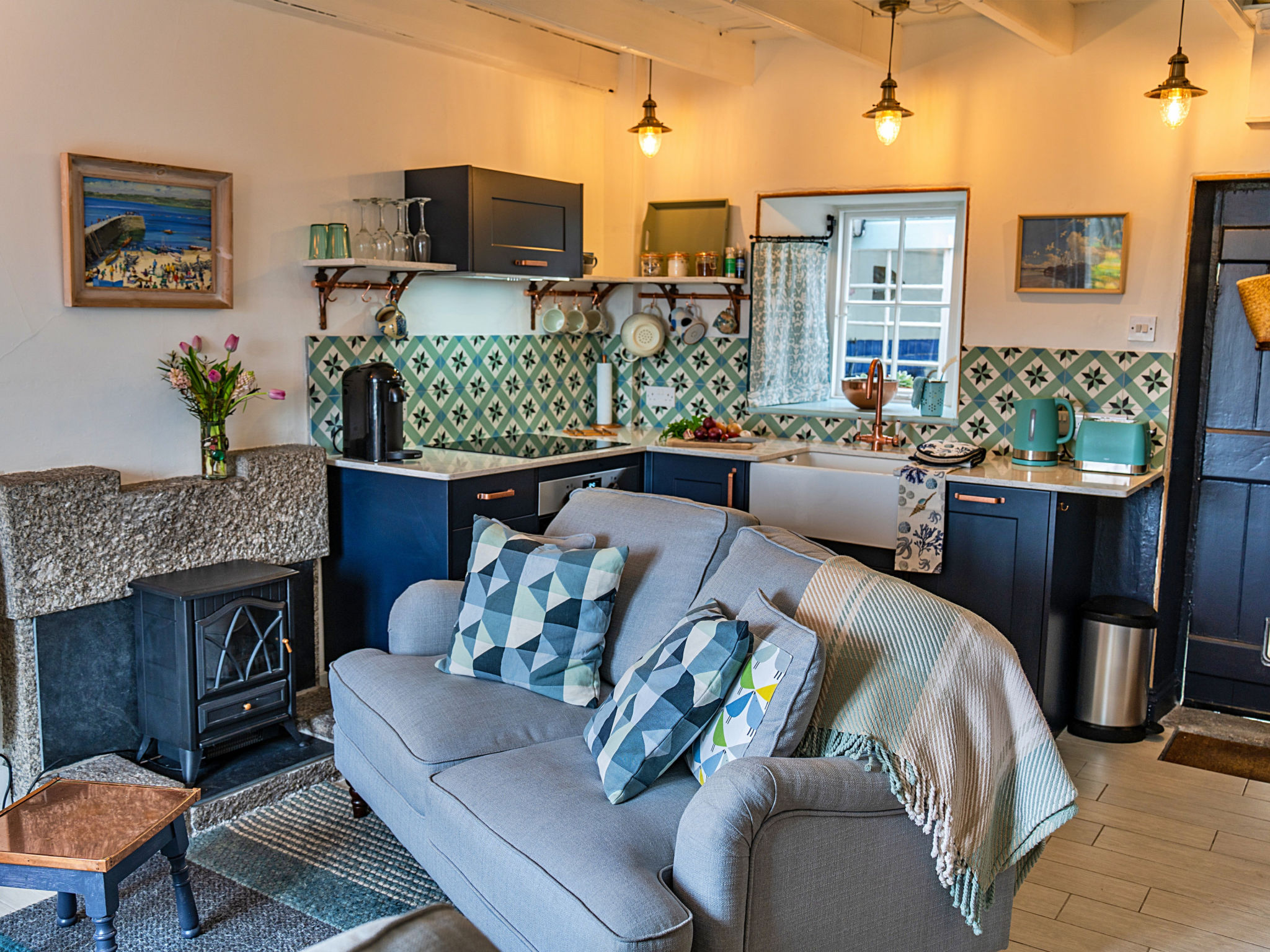Cosy Mousehole Cottage with Sea Views-Binnen