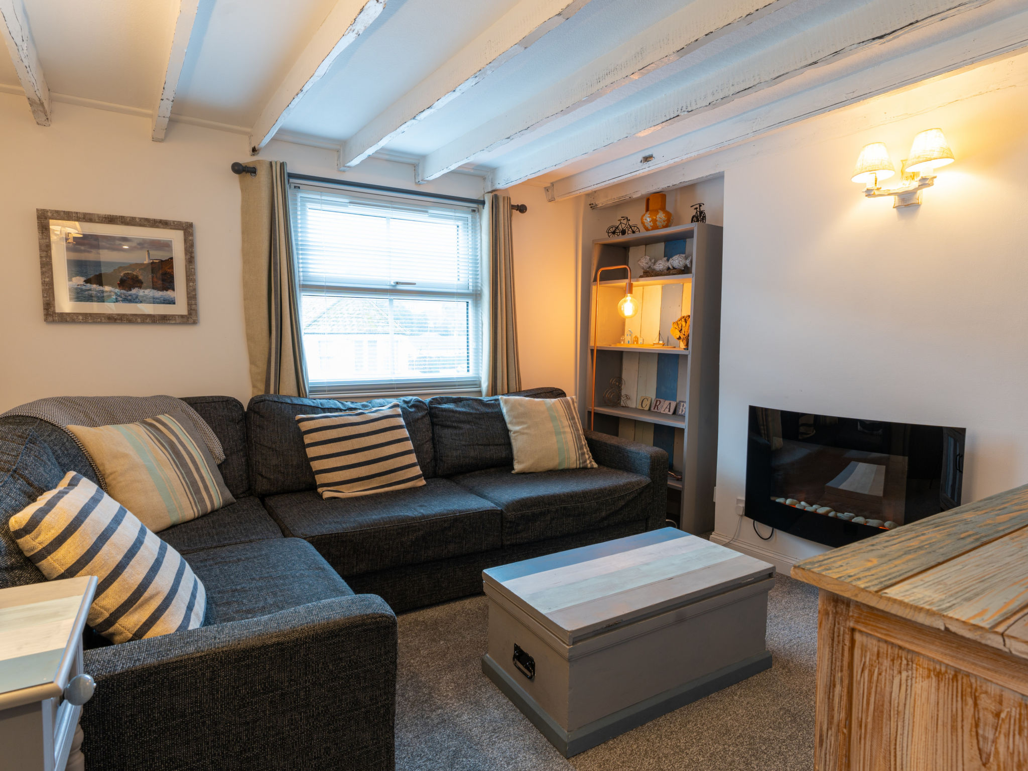 Old Harbour Cottage-Binnen