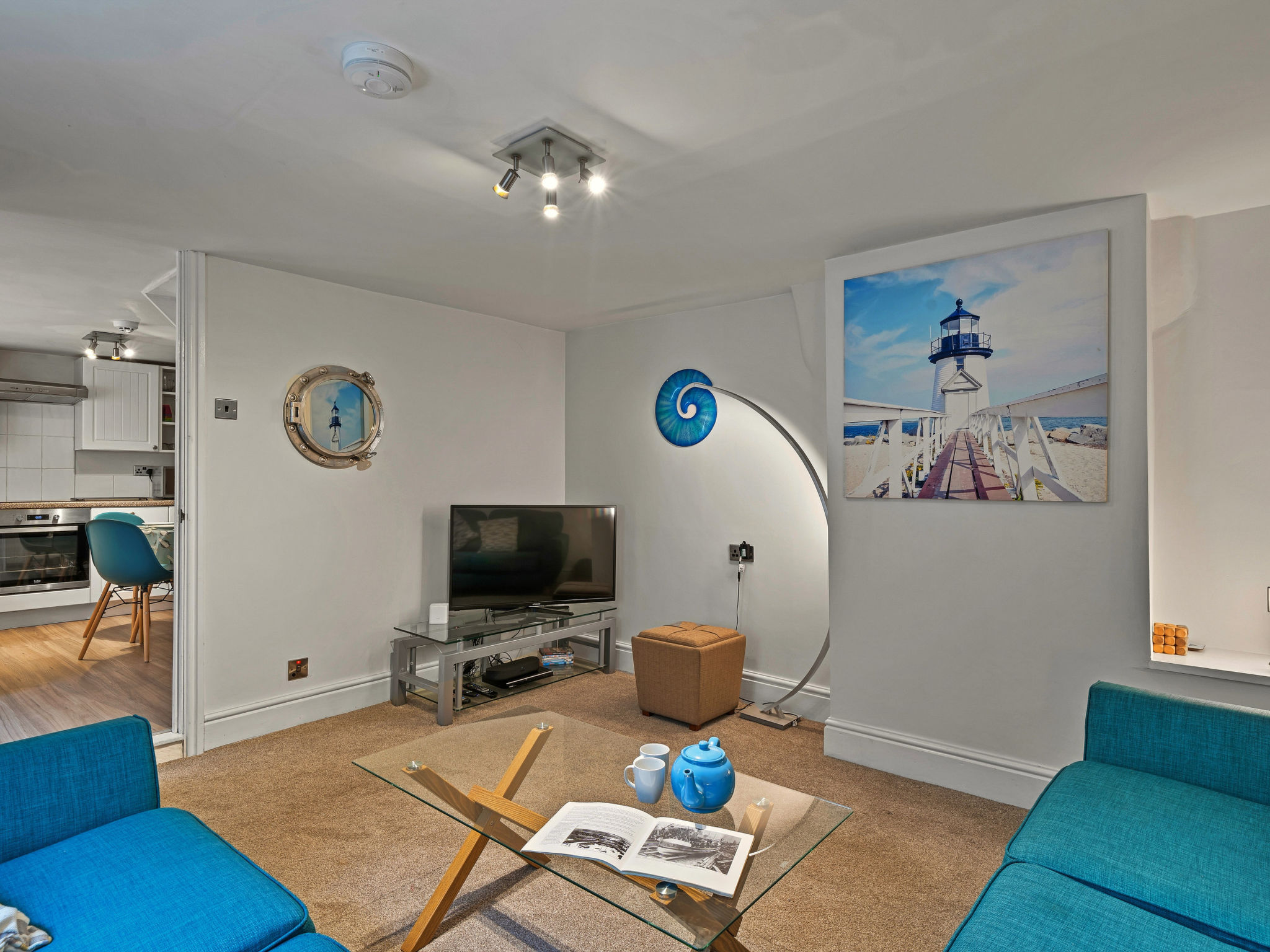 Porthole Cottage-Binnen