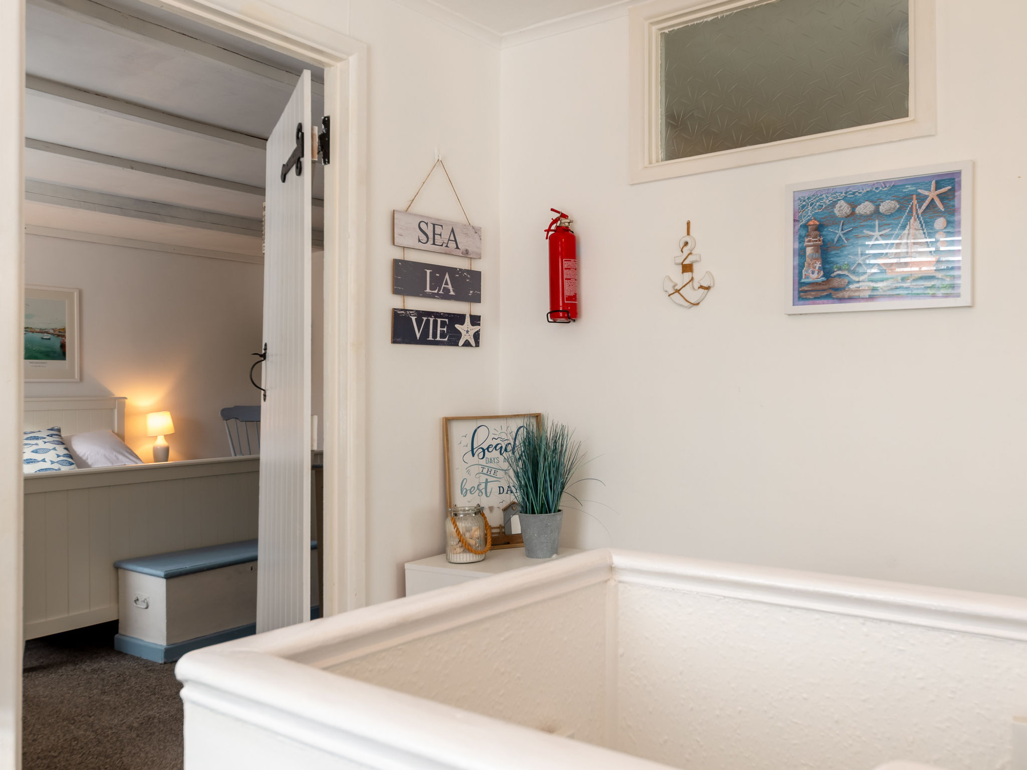 Mermaid Cottage-Binnen