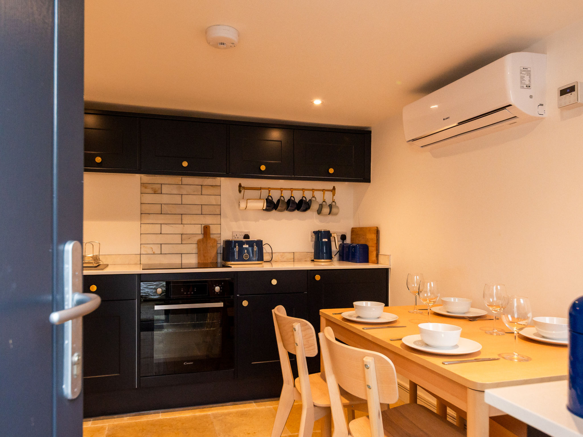 Shanty Cottage-Binnen