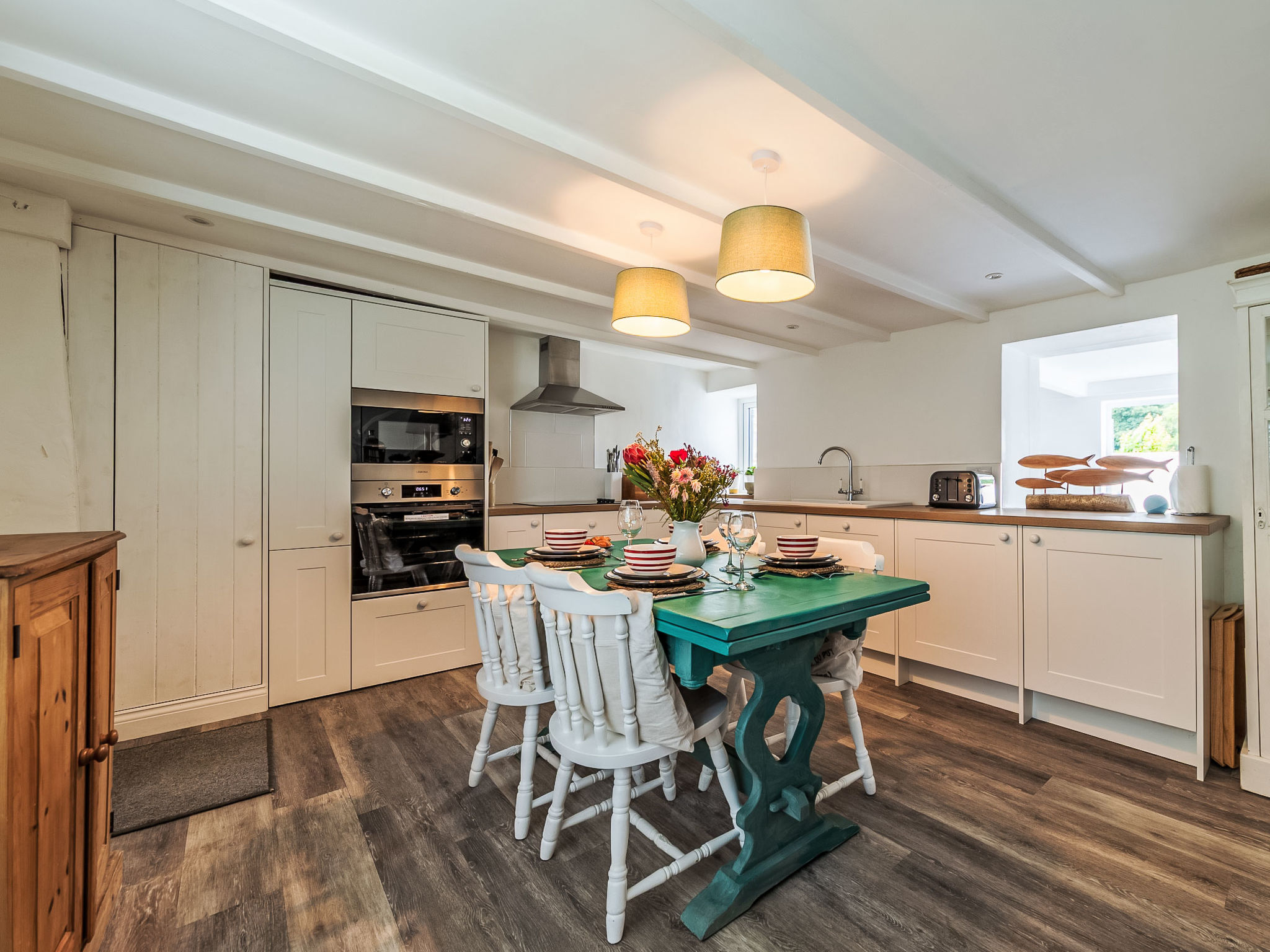 Cobble Cottage-Binnen