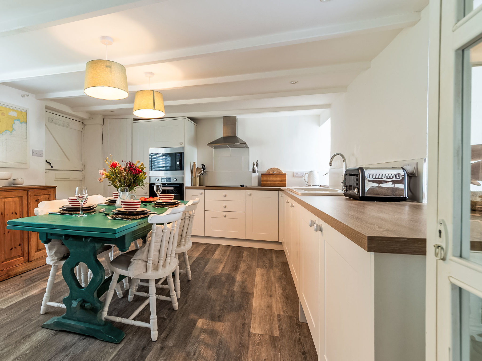Cobble Cottage-Binnen