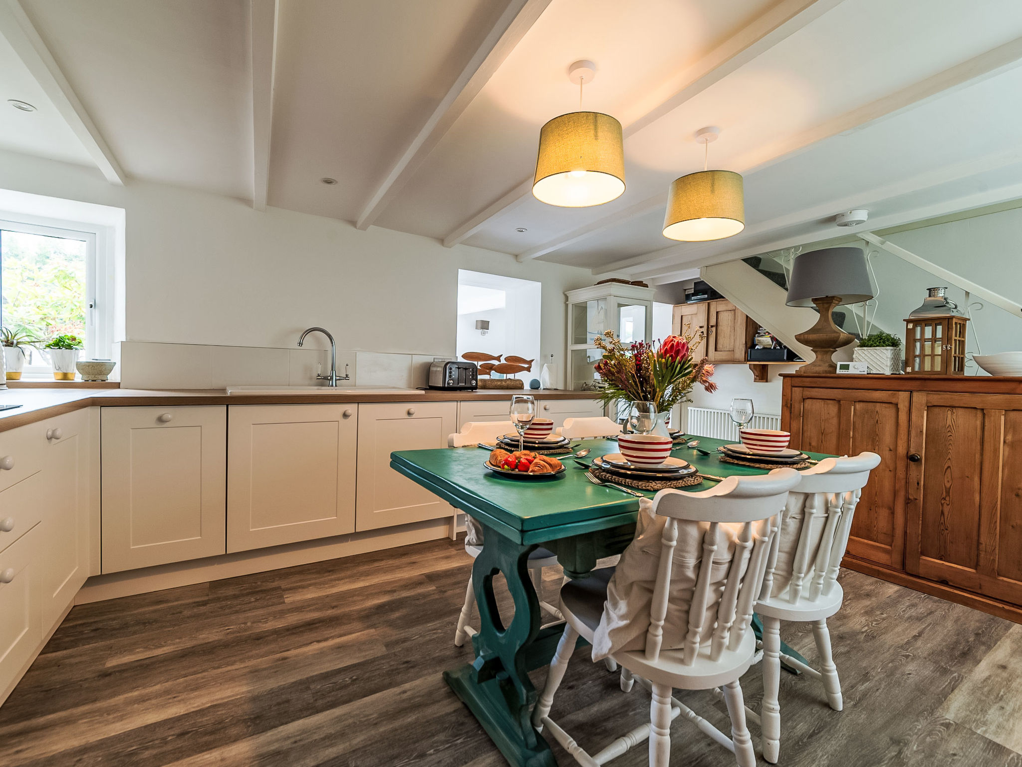 Cobble Cottage-Binnen