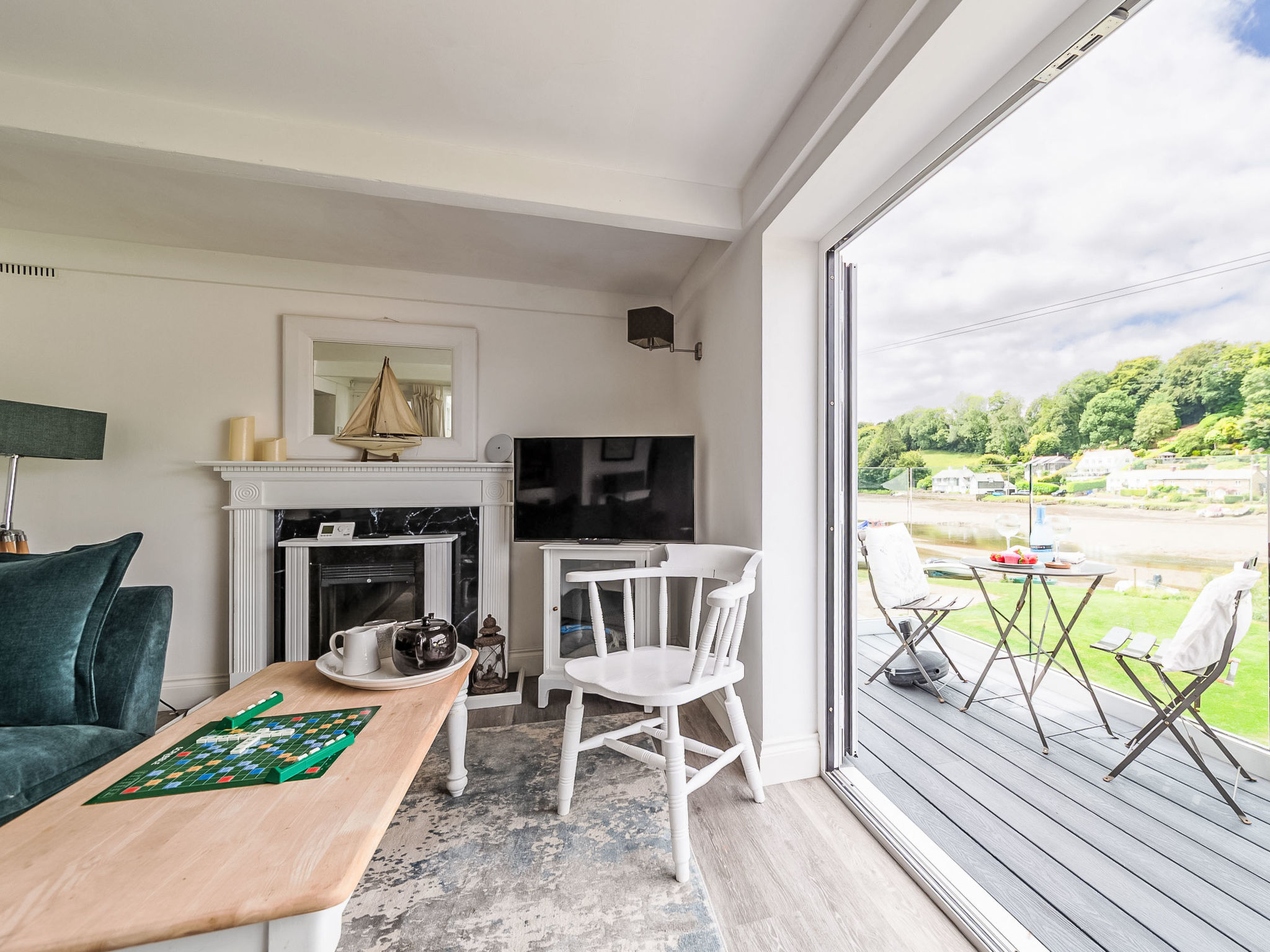 Cobble Cottage-Binnen