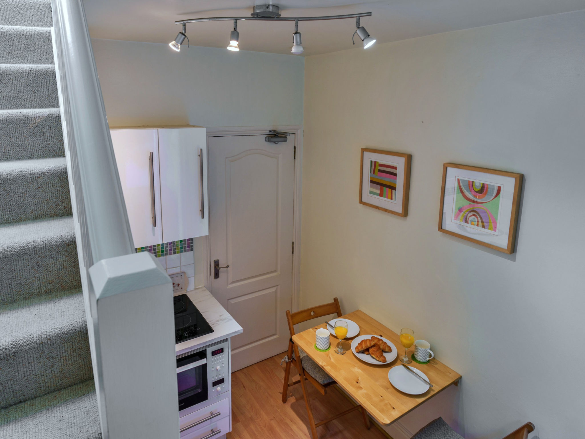  — Kitchen / Dining Room (5 of 26)