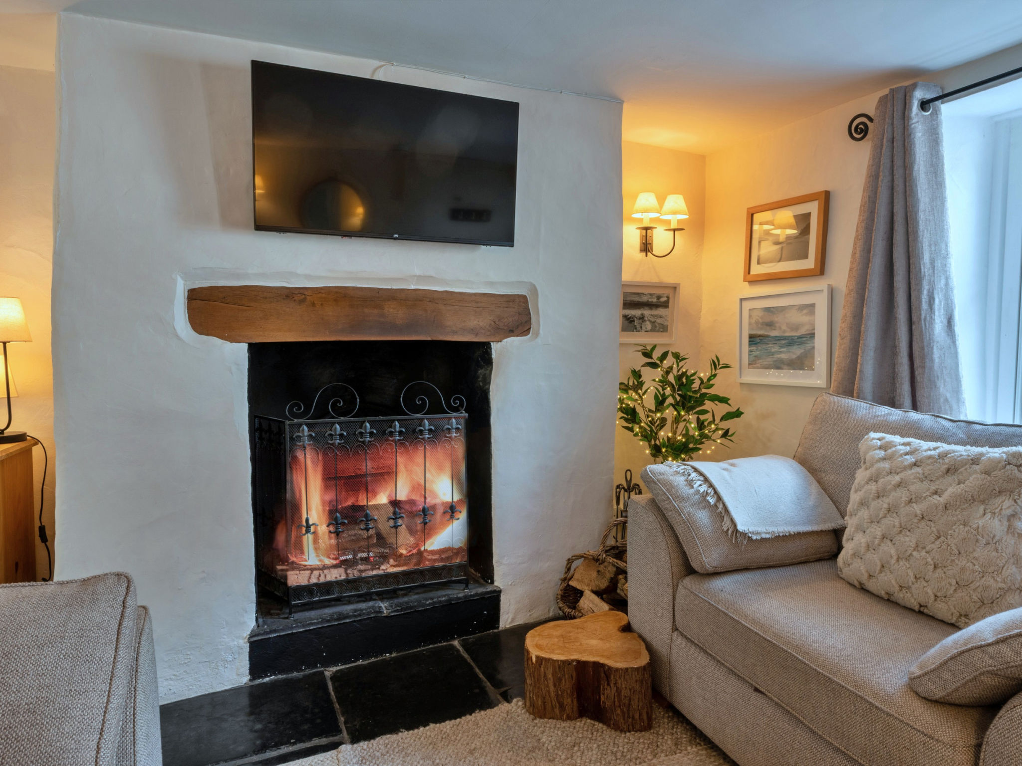 Cawsand Cottage-Inside