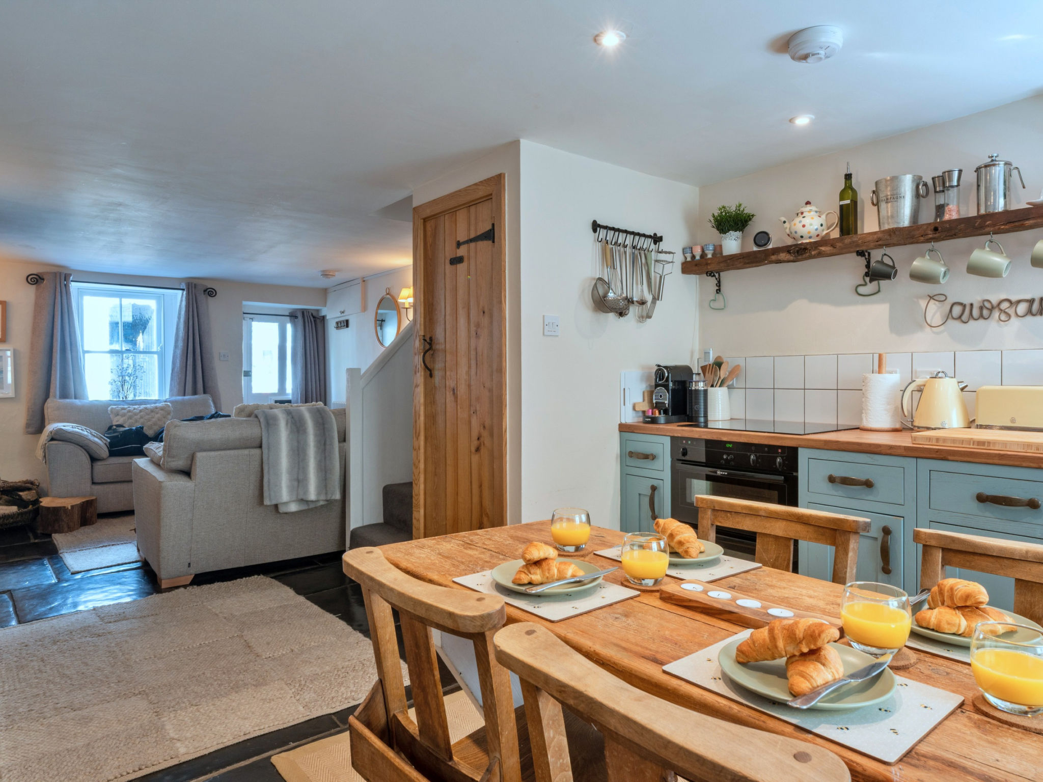 Cawsand Cottage-Inside