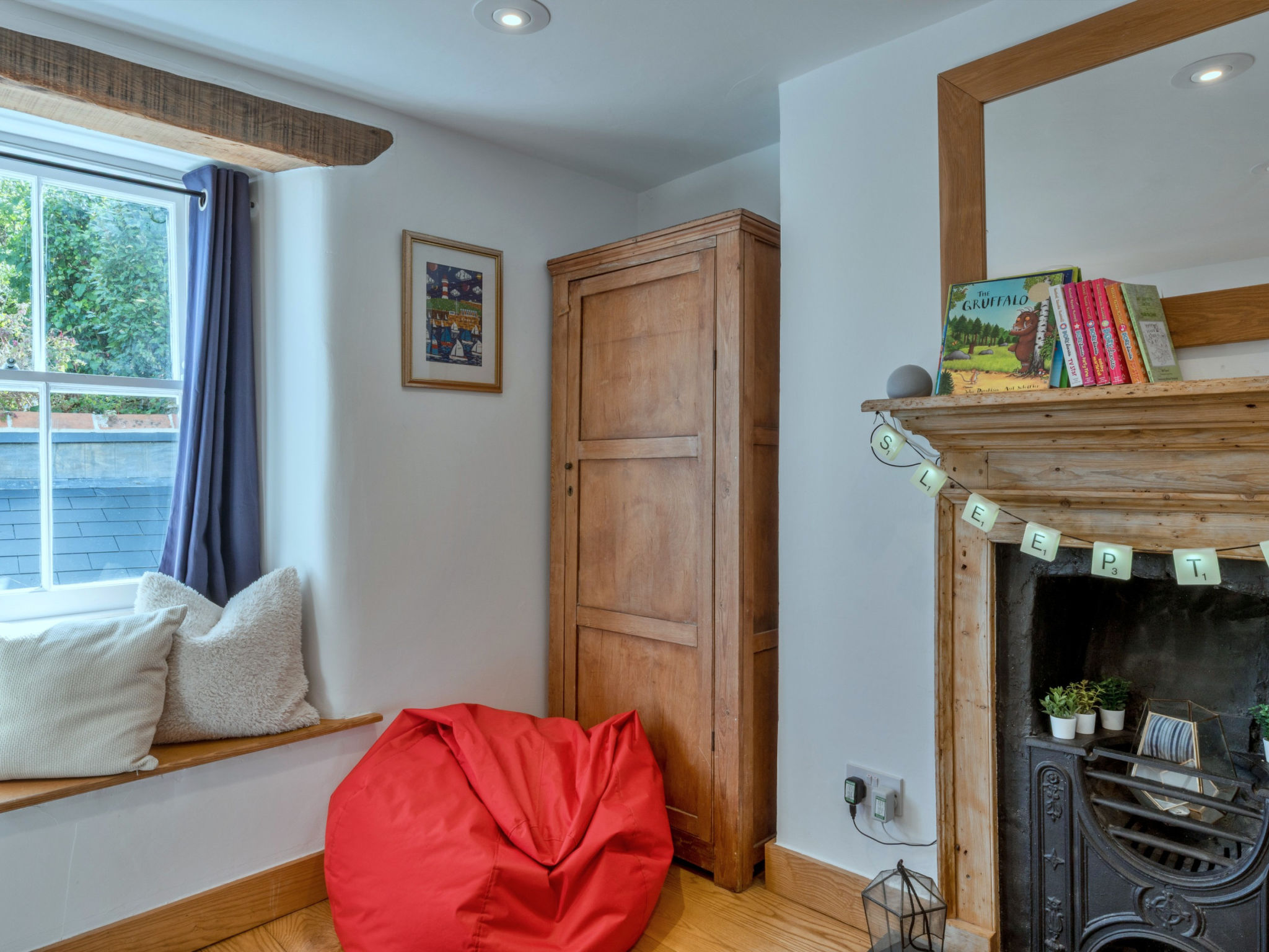 Cawsand Cottage-Inside