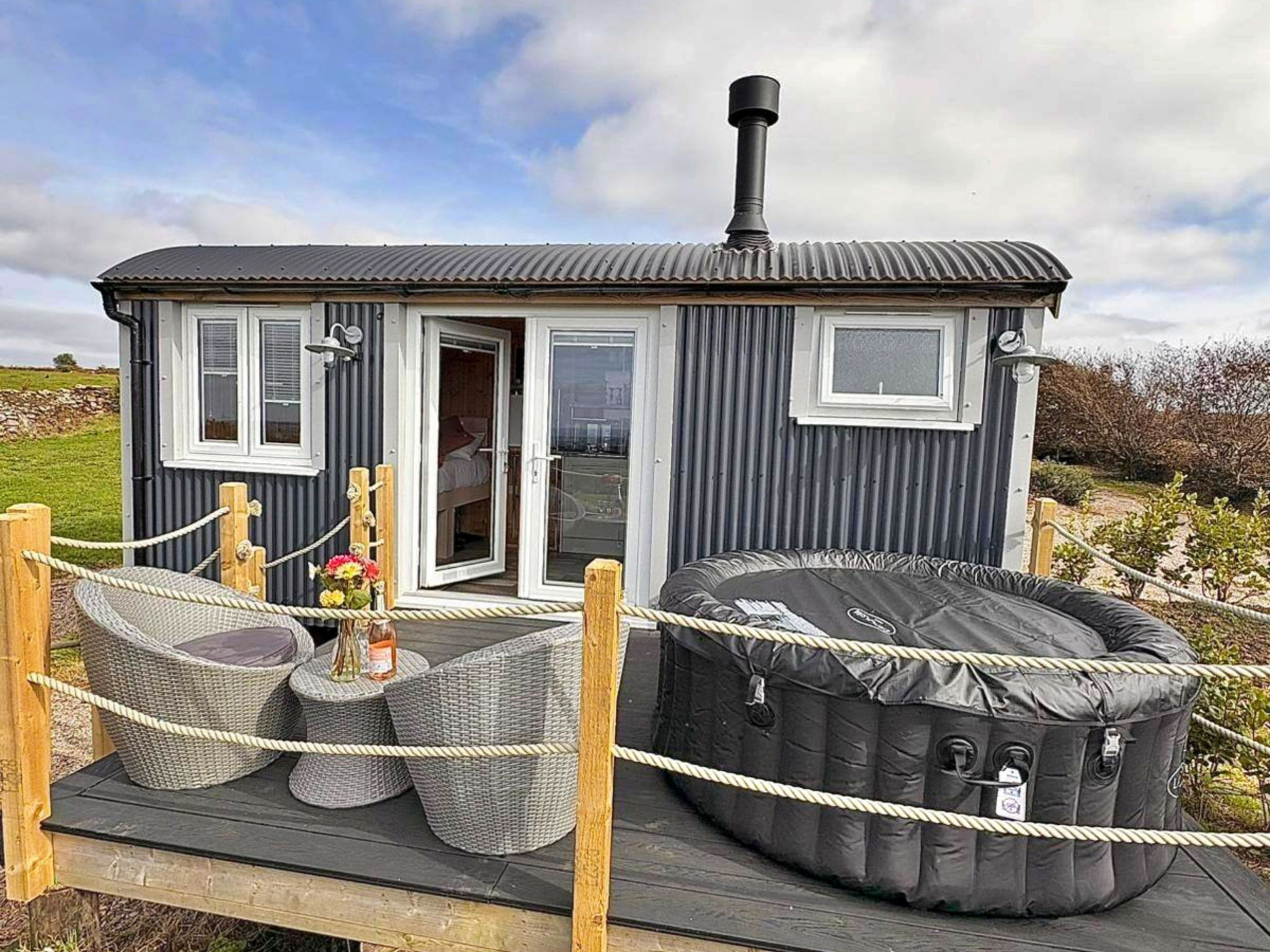 Demelza Shepherd's Hut - Buiten