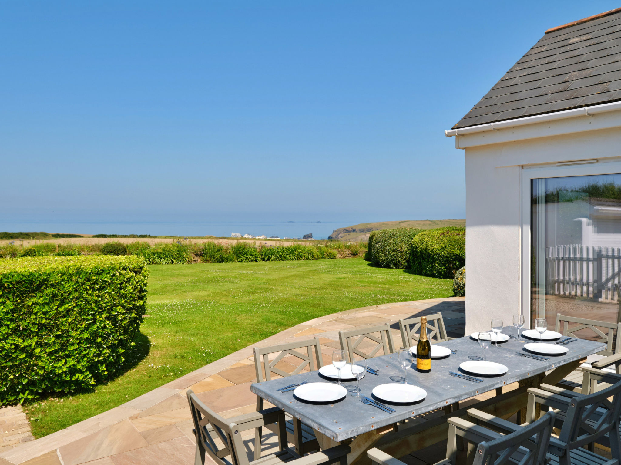 The Coast House - Outside