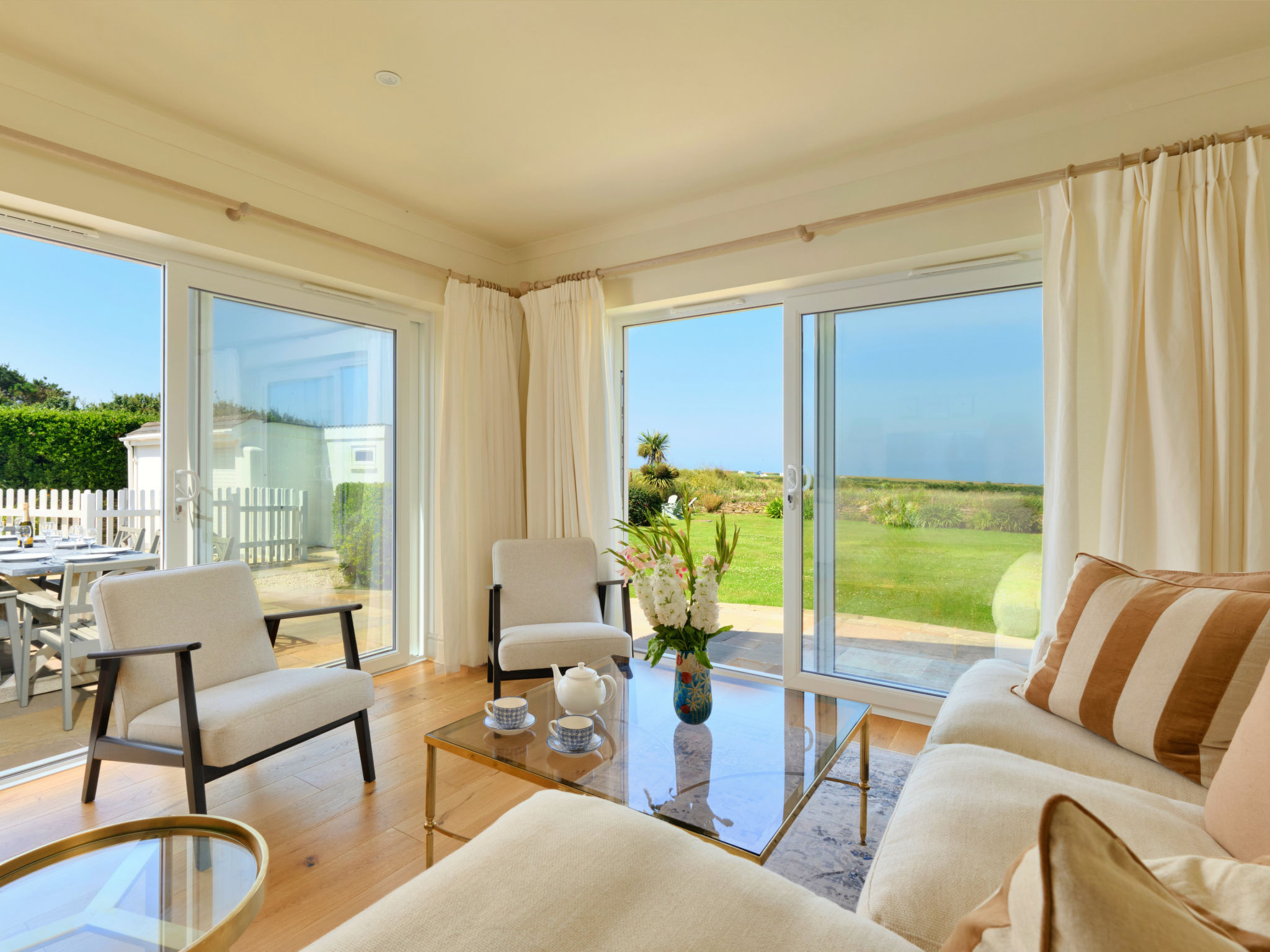 The Coast House - Inside