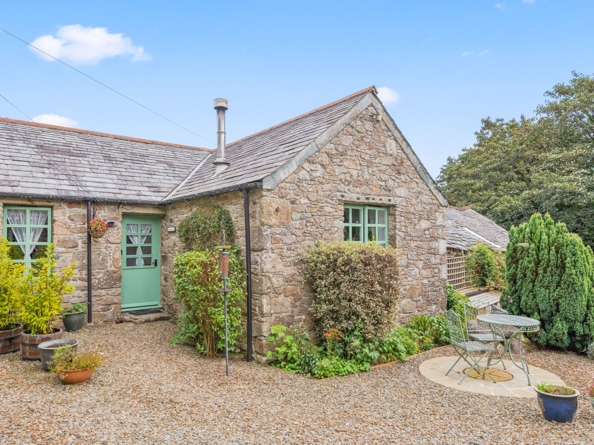 This gorgeous dog friendly country home is one of three traditional cottages set amidst the lush forests and meadows of the Fowey River Valley, yet located only 6 miles from both A38 & A30 giving easy..